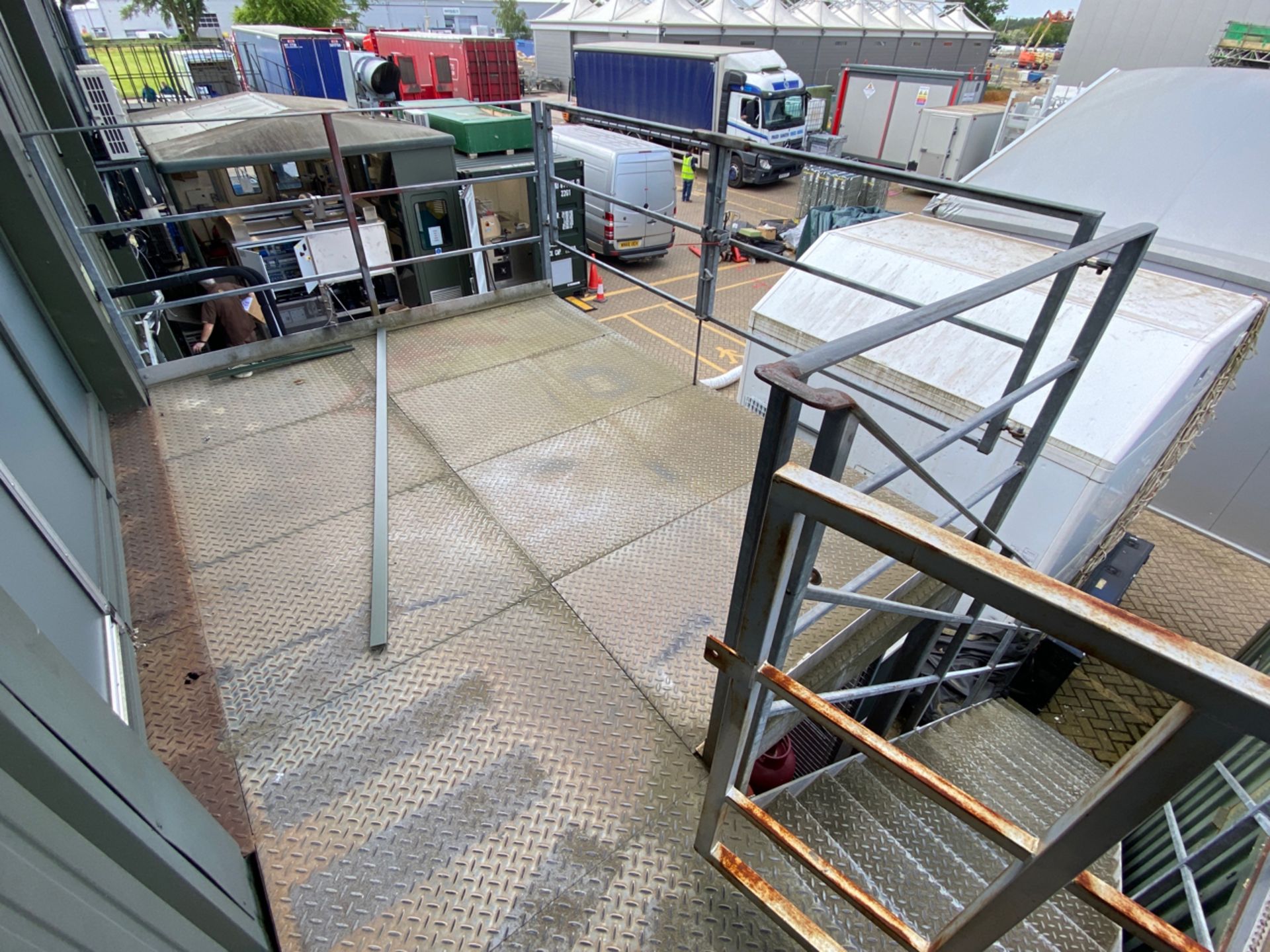 Loading Platform with Staircase - Image 9 of 10