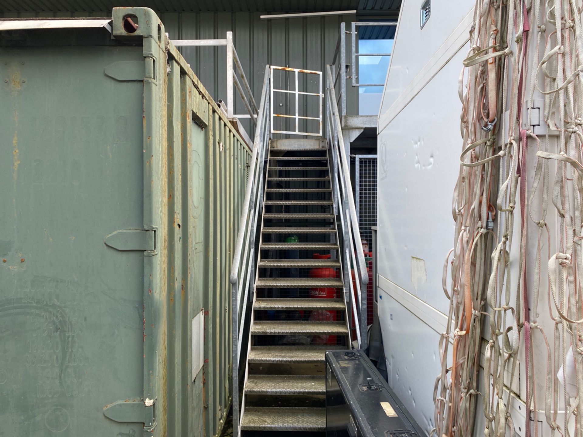 Loading Platform with Staircase - Image 5 of 10