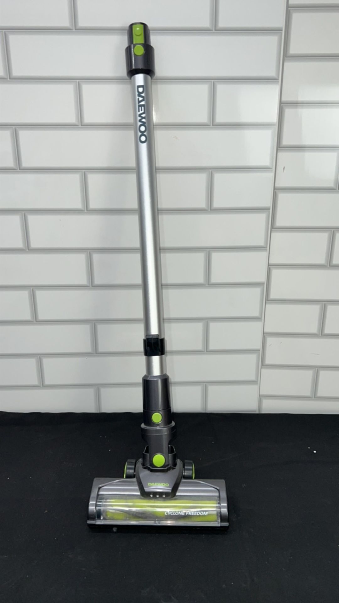 DAEWOO CORDLESS 2IN1 STICK VAC - Image 4 of 5