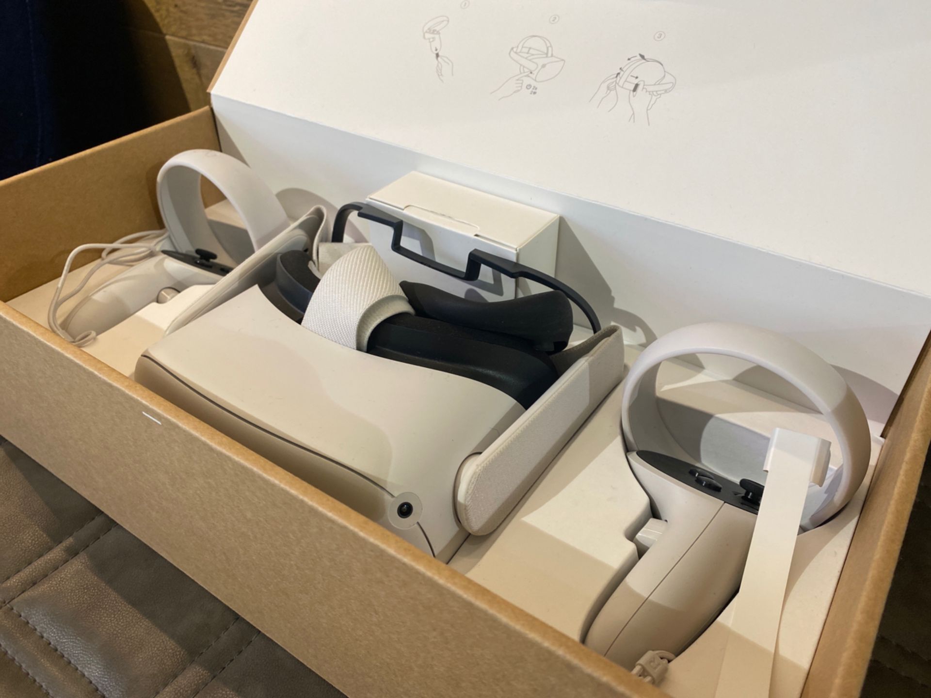 META QUEST 2 128GB ALL IN ONE VR HEADSET - Image 3 of 5