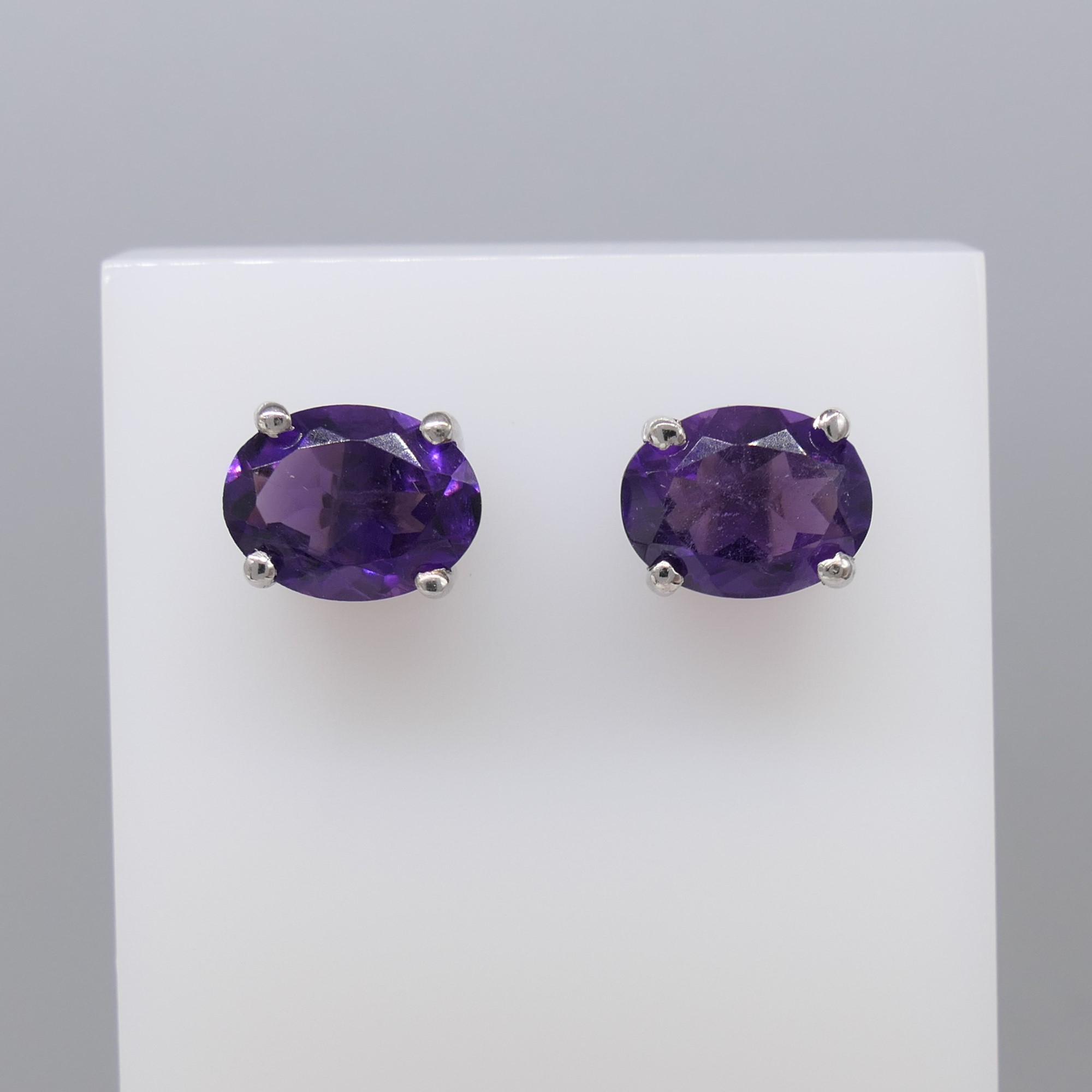 Pair of natural purple amethyst gemstone ear studs in silver - Image 5 of 5