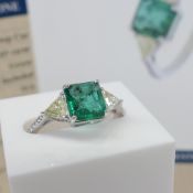 Stunning octagonal step-cut emerald and trilliant-cut diamond dress ring, with certificate