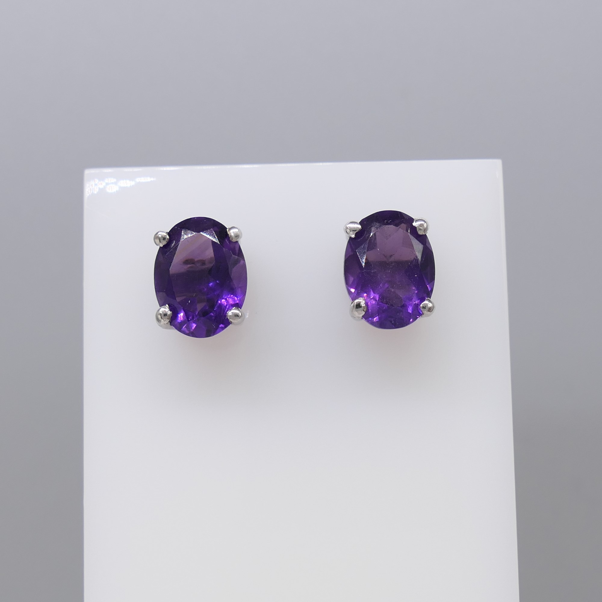 Pair of natural purple amethyst gemstone ear studs in silver - Image 2 of 5