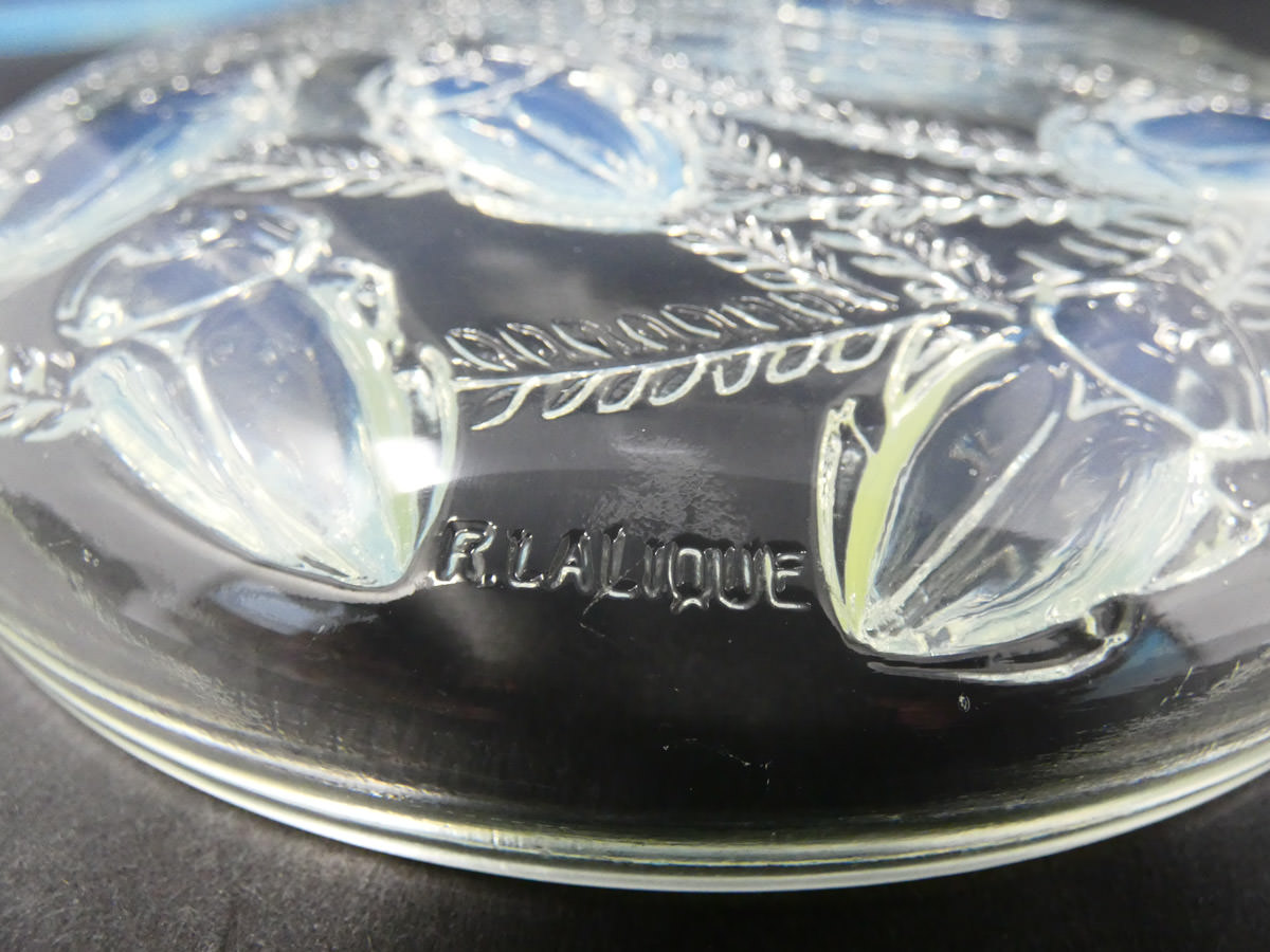 René Lalique Opalescent Glass 'Cleones' Box - Image 4 of 6