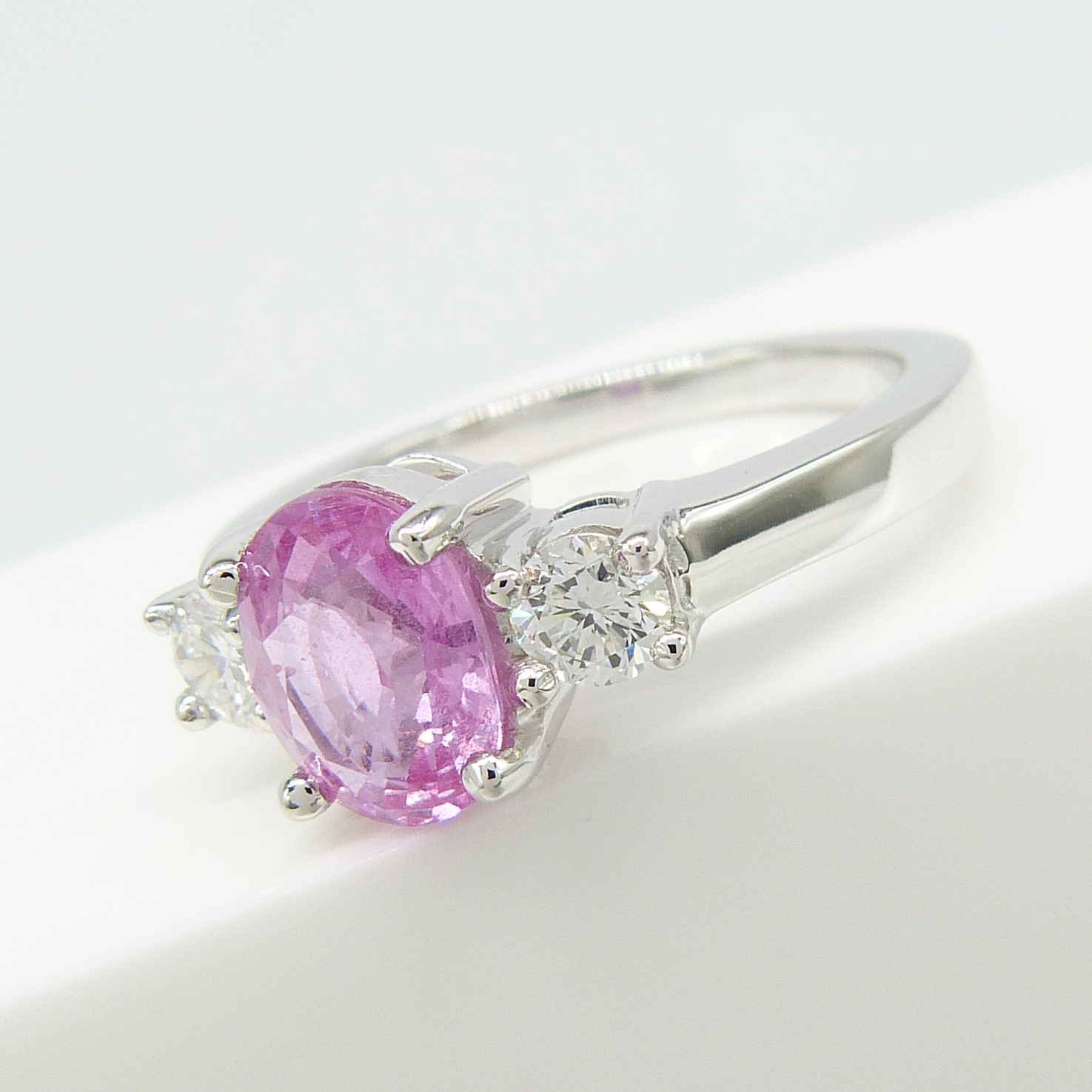 1.50 carat pink sapphire and 0.35 carat diamond 3-stone dress ring in 18ct white gold - Image 5 of 8