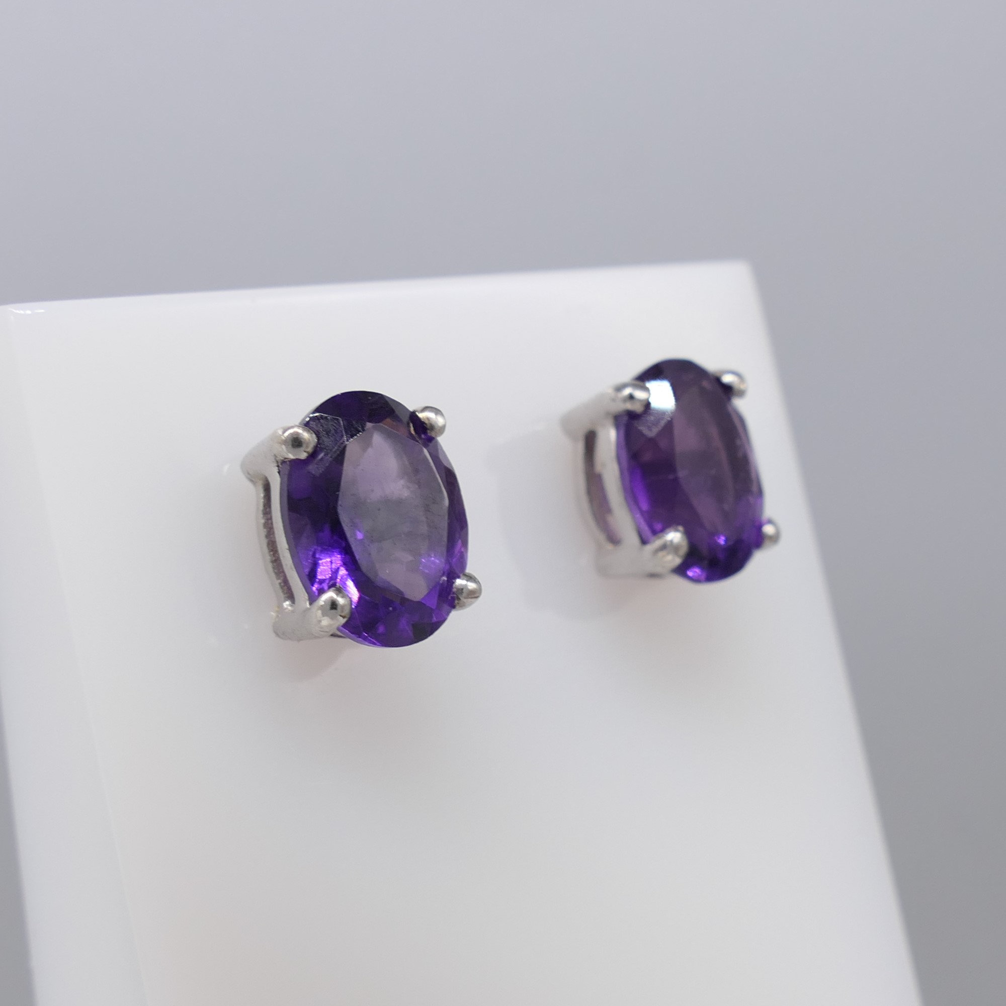 Pair of natural purple amethyst gemstone ear studs in silver - Image 4 of 5