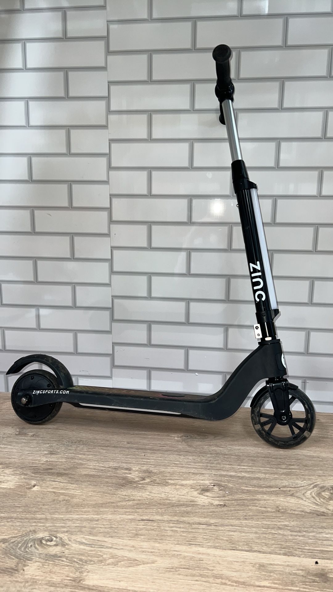 ZINC LIGHT UP STARLIGHT ELECTRIC SCOOTER