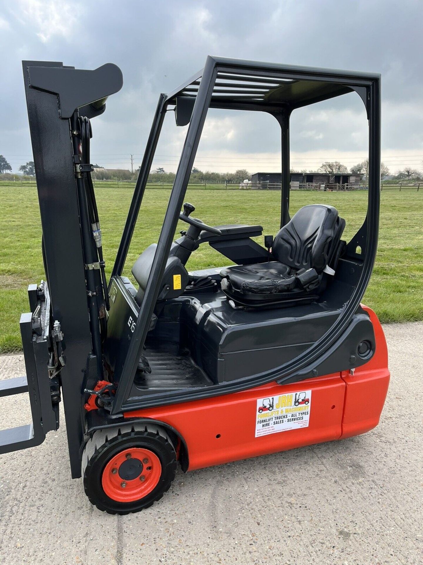 Linde 1.6 Tonne Electric forklift truck Container Spec - Image 5 of 5