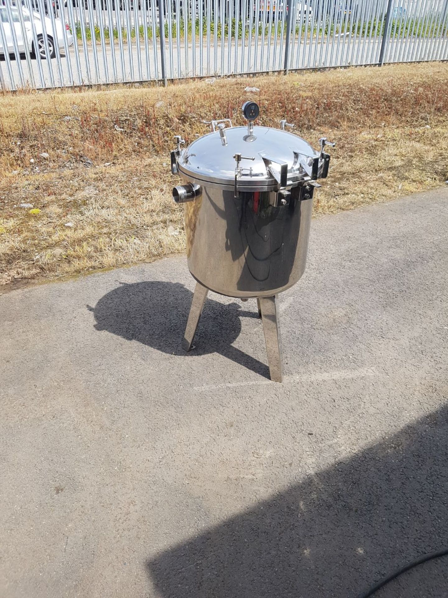 1 x brand new resim impregnation stainless steel tank vacuum tank with basket filter support - Image 7 of 10