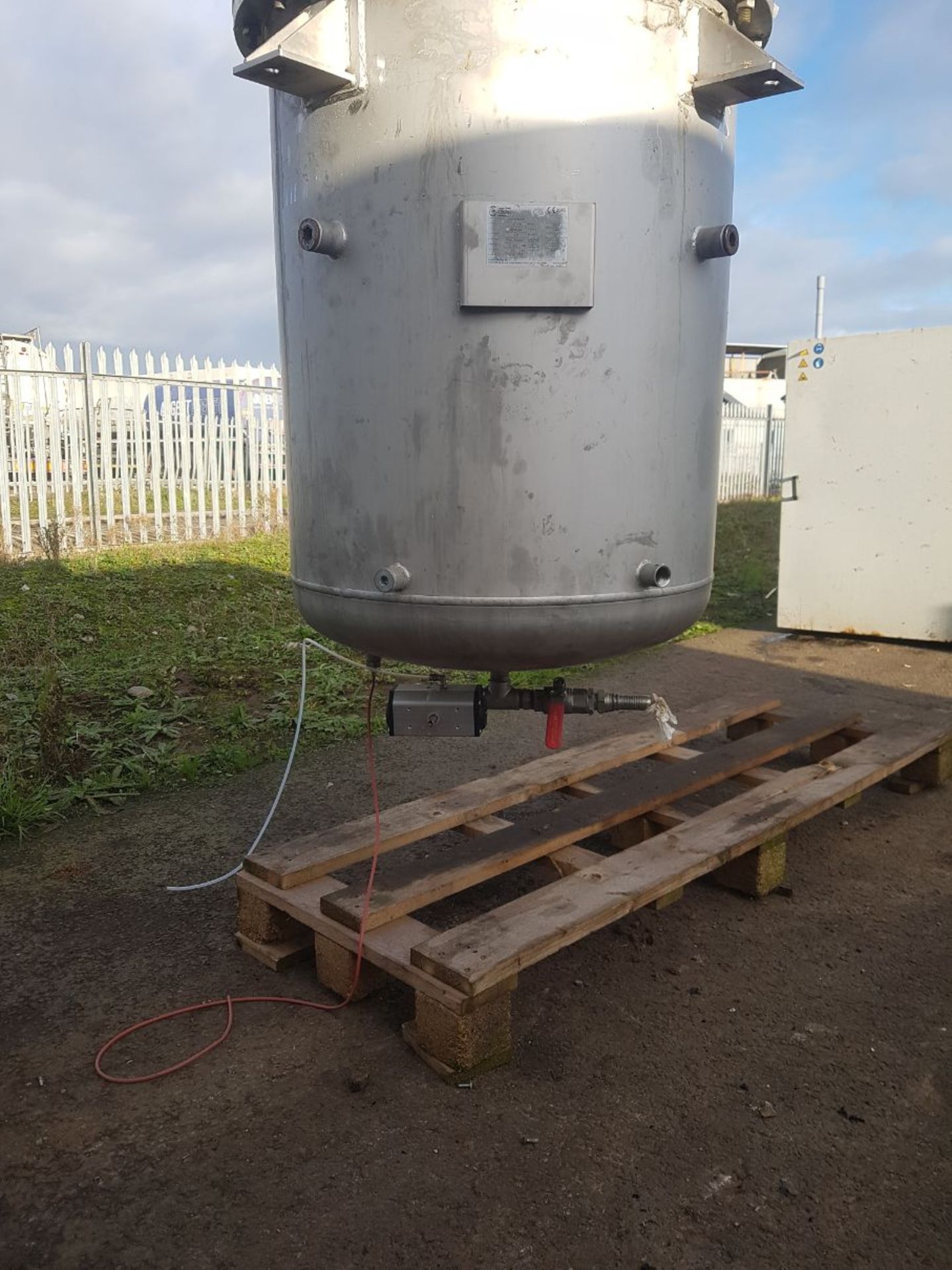 1 x 300L stainless steel mixing vessel ( wetted parts all 304 stainless steel ). - Image 2 of 11