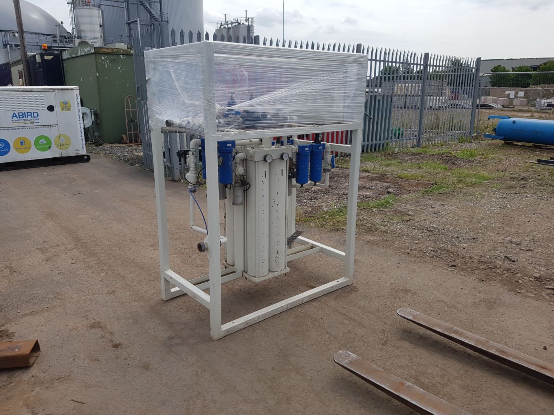 Free standing compressed air dessicant dryer with filters - Image 2 of 7