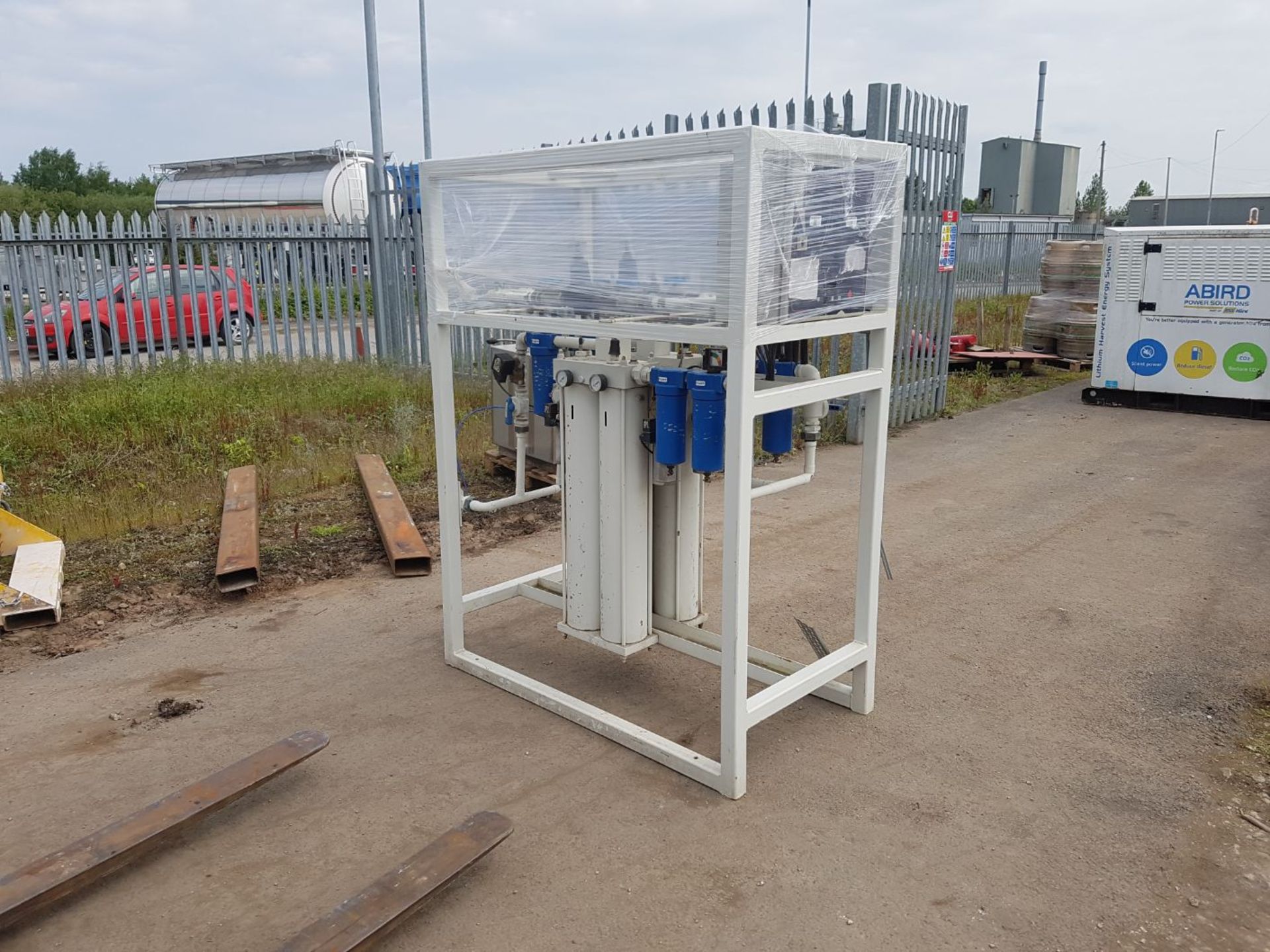 Free standing compressed air dessicant dryer with filters