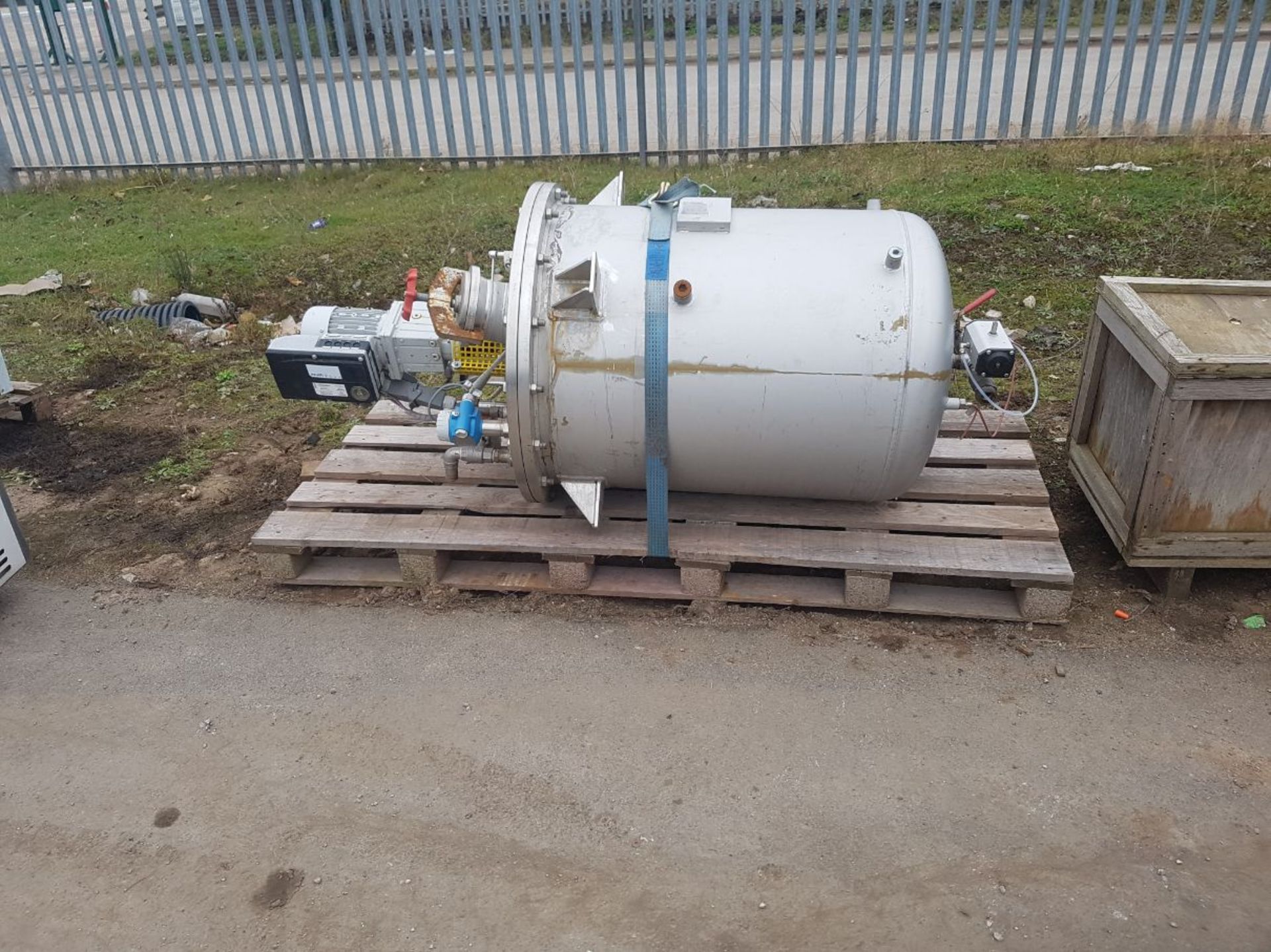 1 x 300L stainless steel mixing vessel ( wetted parts all 304 stainless steel ) - Image 11 of 11
