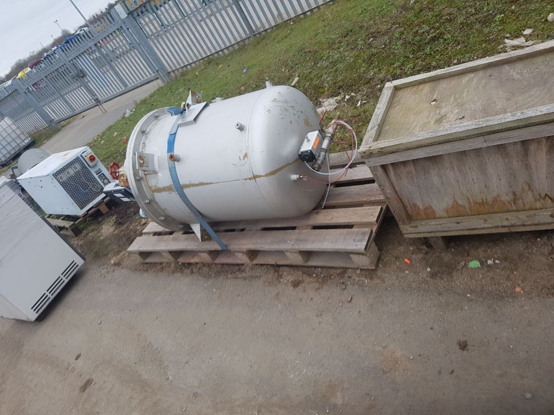 1 x 300L stainless steel mixing vessel ( wetted parts all 304 stainless steel ) - Image 9 of 11
