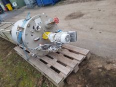 1 x 300L stainless steel mixing vessel ( wetted pa