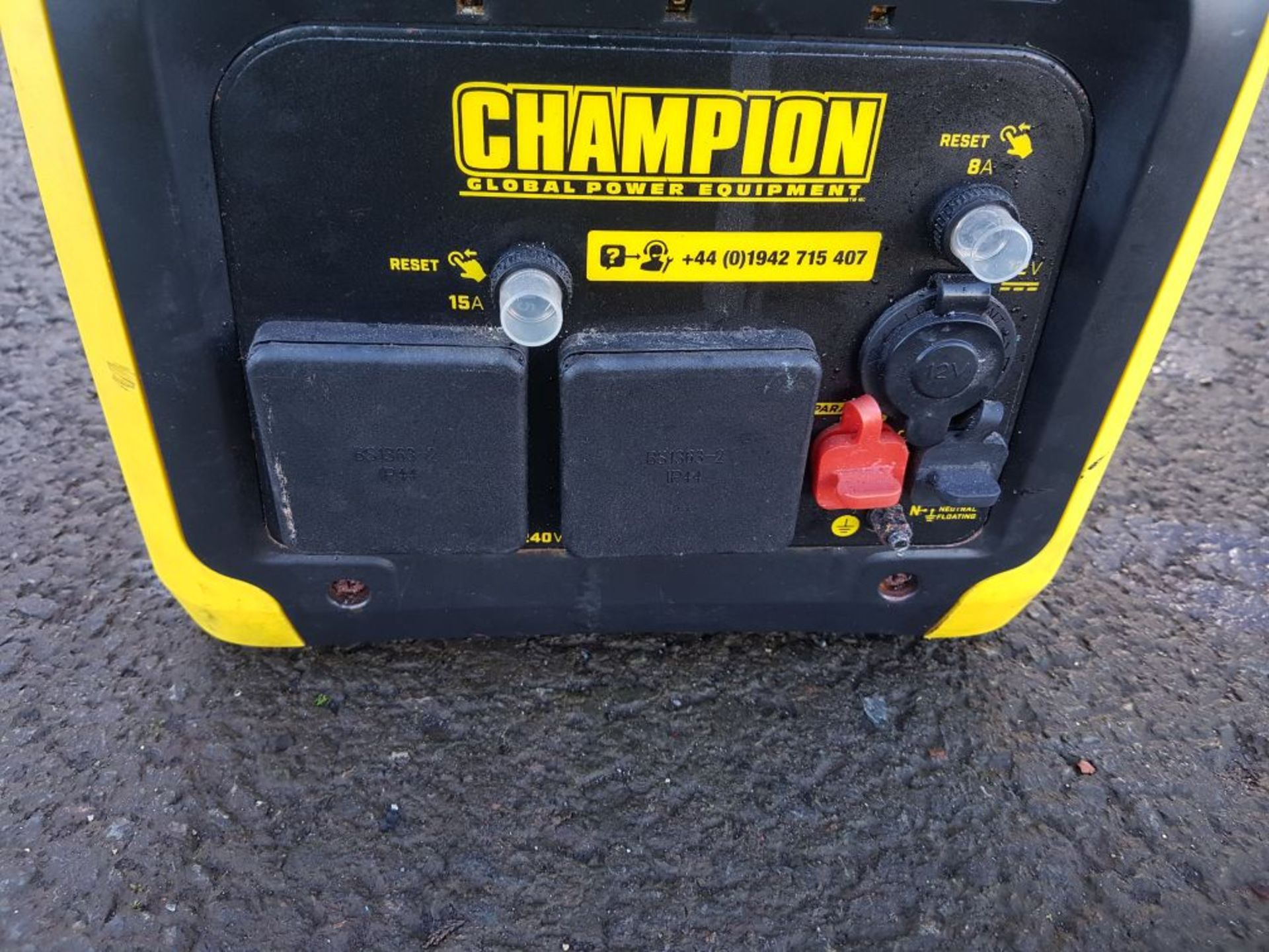 Champion 82001i-DF Dual Fuel Inverter Petrol Gener - Image 3 of 5