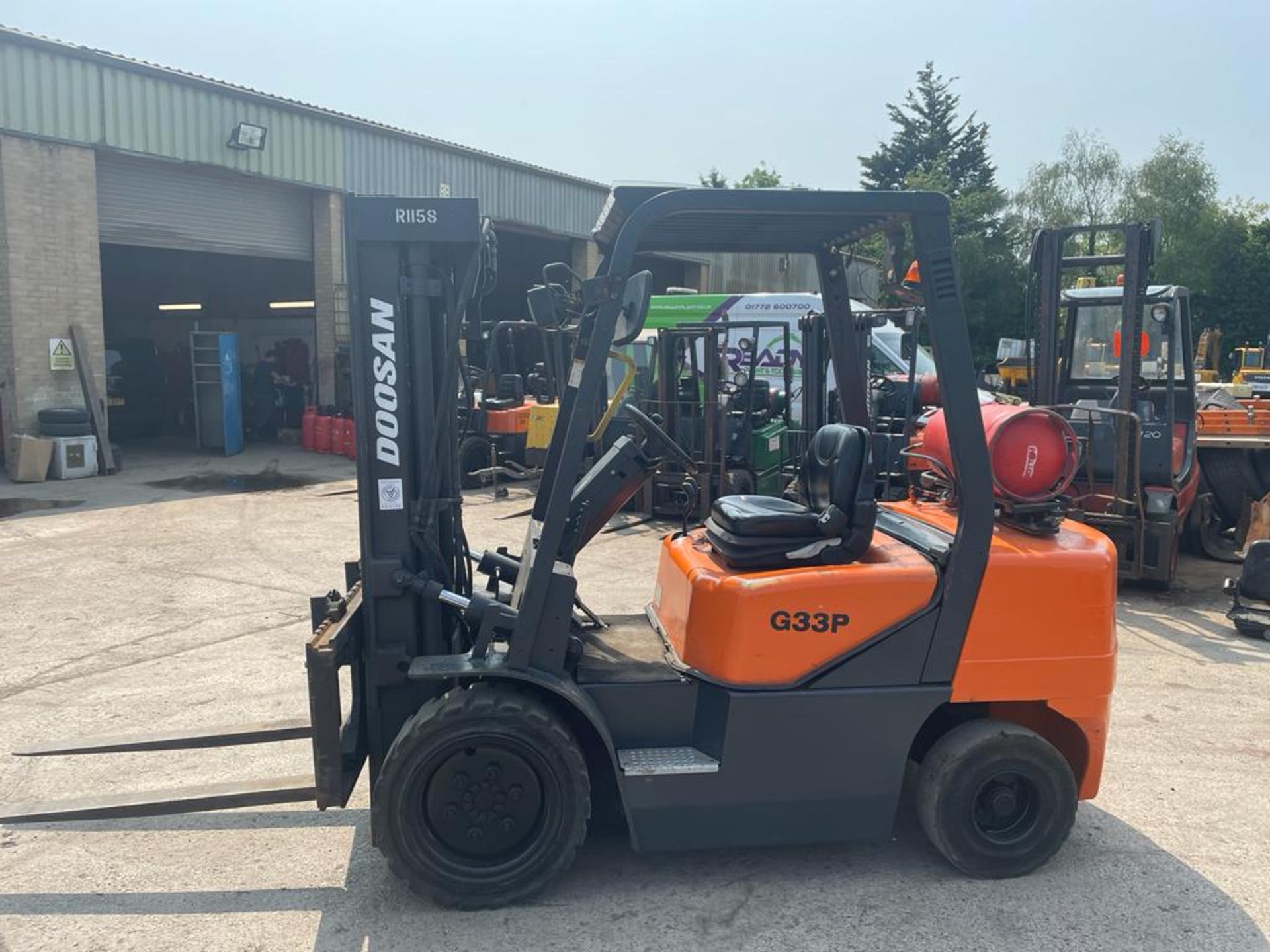 2005, Doosan 3.3 Ton Gas Forklift (container spec)