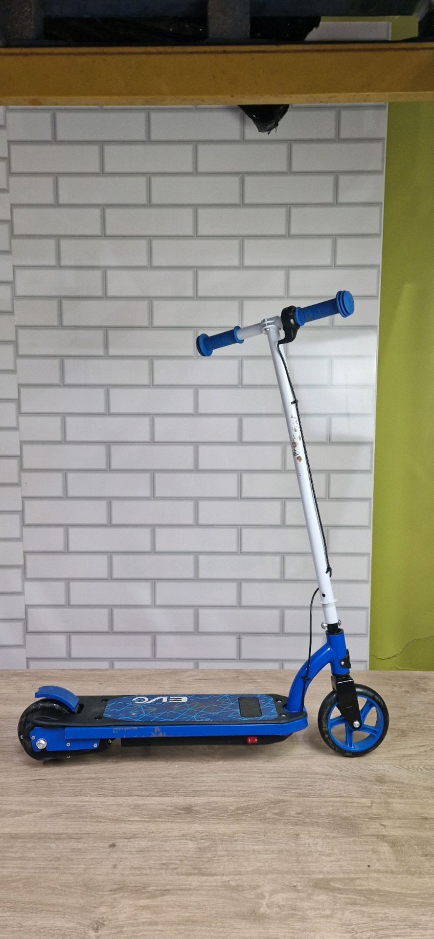 EVO ELECTRIC SCOOTER BLUE - Image 4 of 6