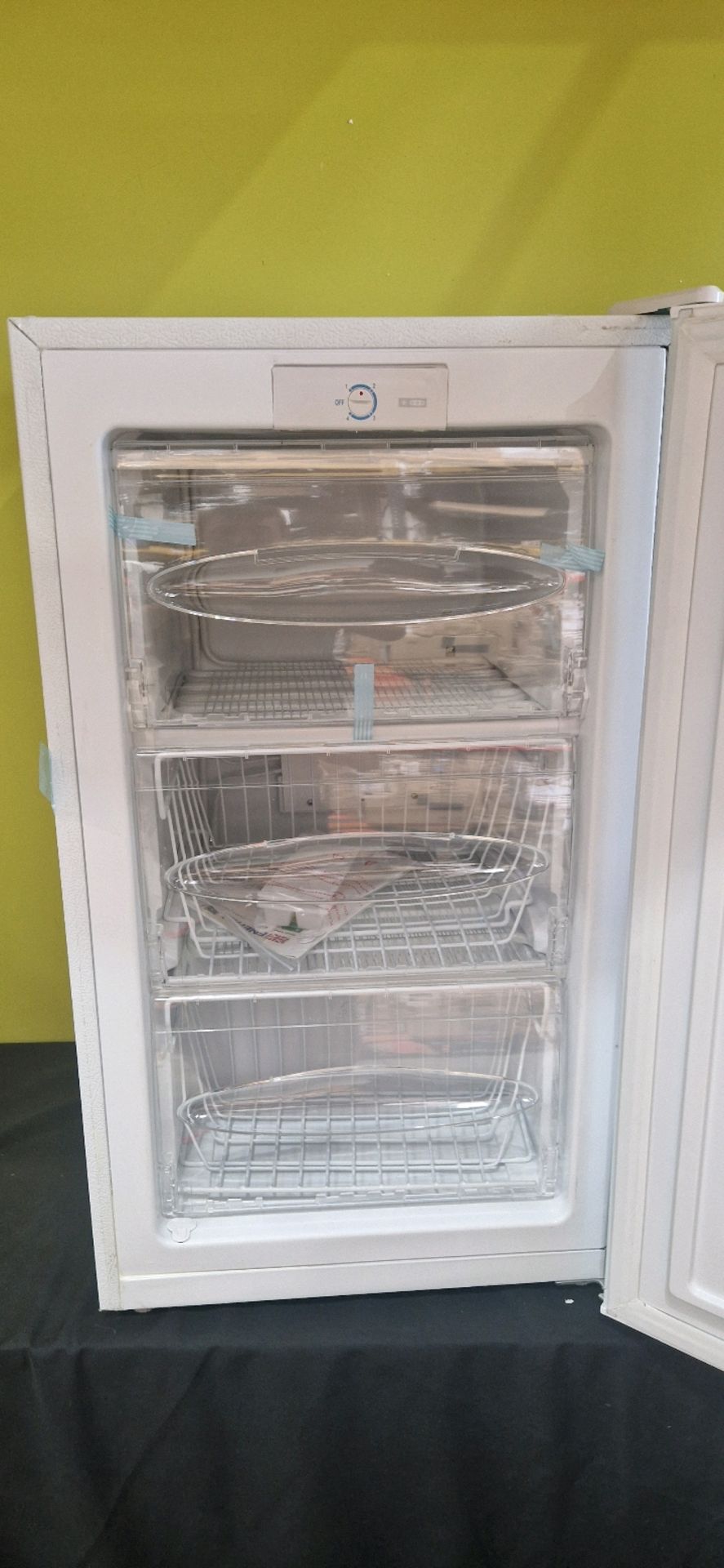 EGL LITRE UNDER COUNTER FREEZER - Image 2 of 2