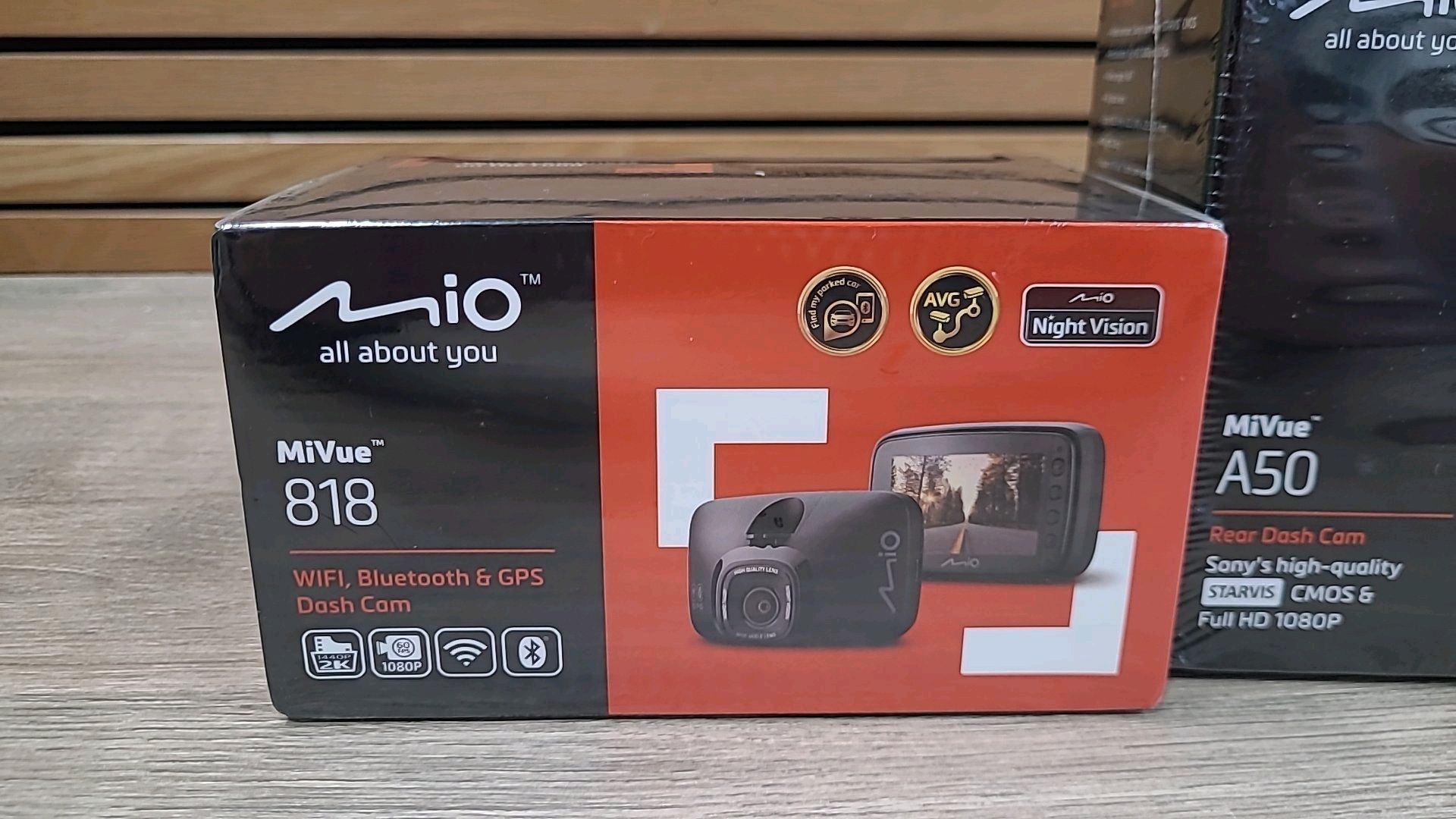 MIO MIVUE 818 DASH CAM WITH A50 REAR CAM - Image 2 of 3