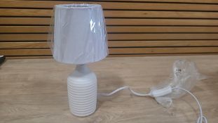 RIBBED TABLE LAMP 26CM WHITE