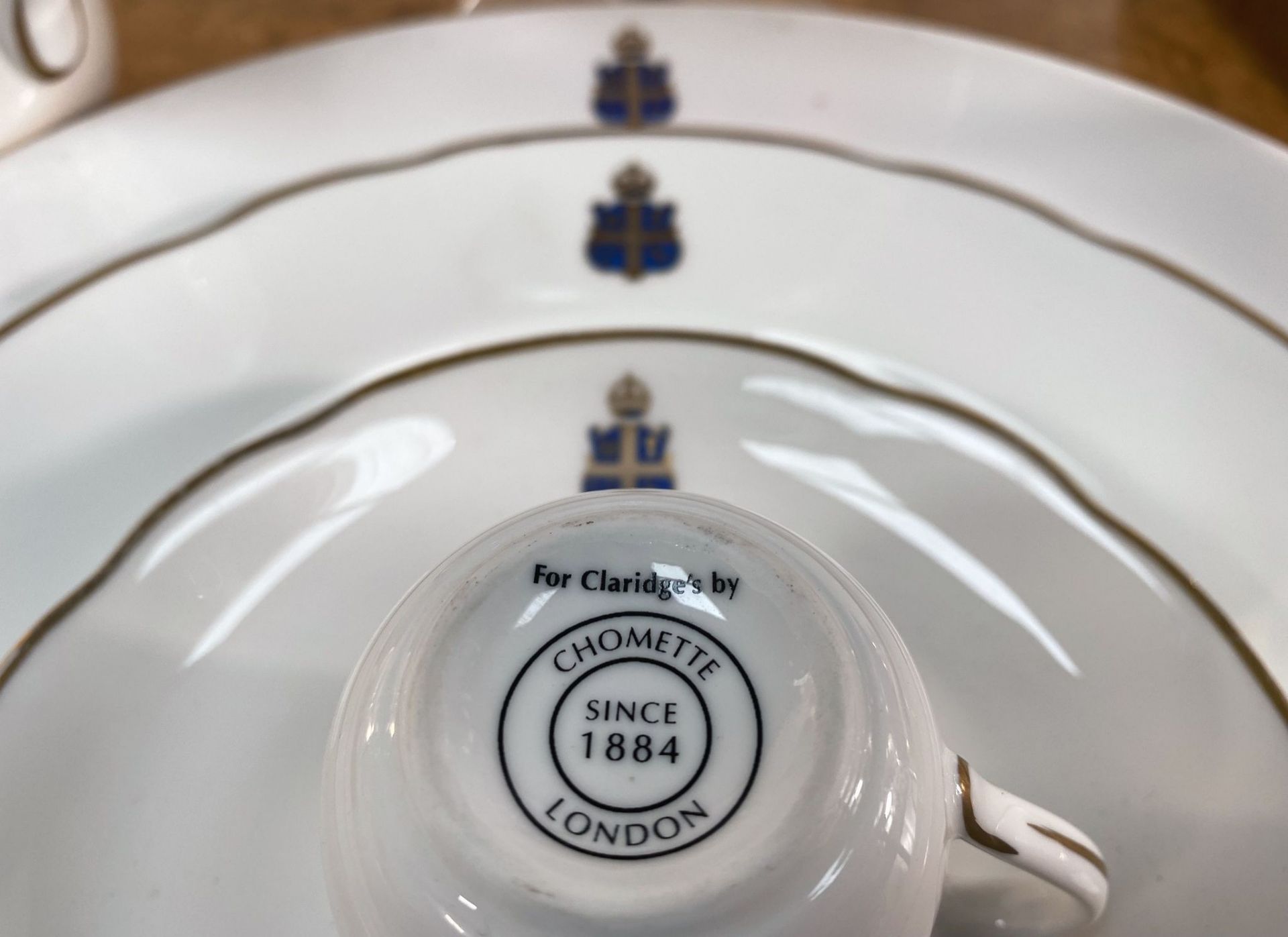 Set of Claridge's Crested Crockery - Image 4 of 44