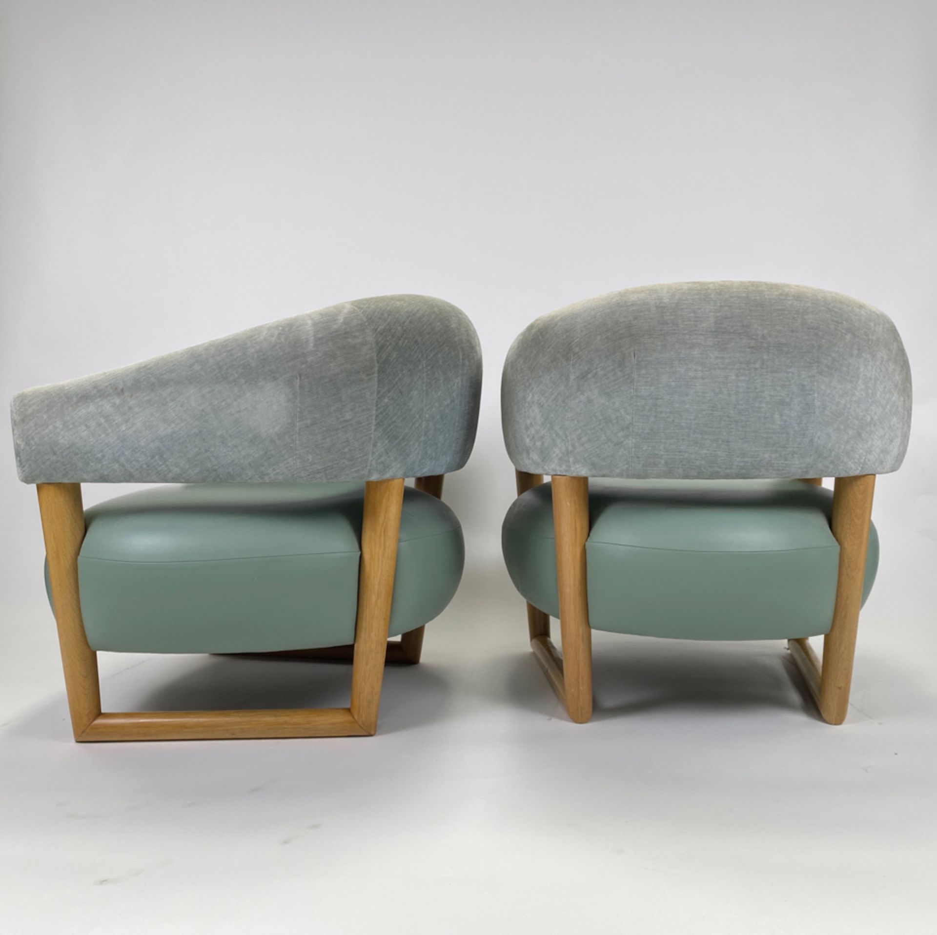 Pair of Teal Leather Lounge Chairs with Pouffes - Bild 5 aus 8