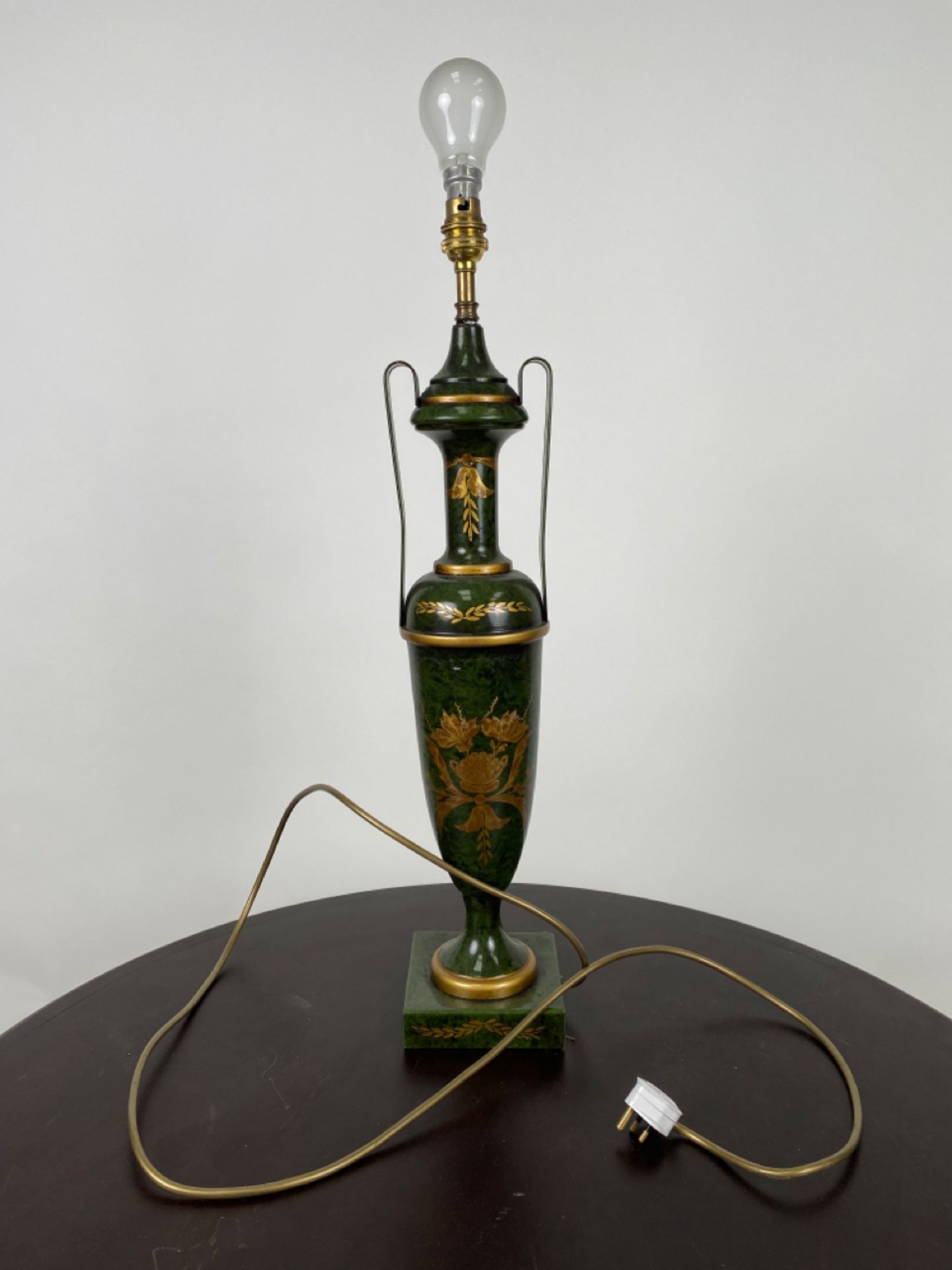 Pair of Painted Urn Table Lamps - Bild 2 aus 3