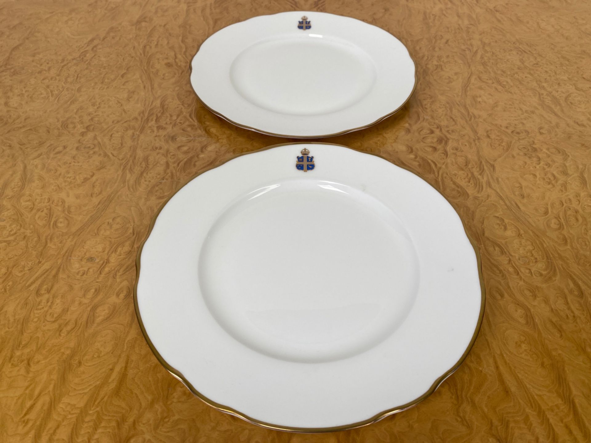 50 x Crested Plates for Claridge's by Chommette 1884 (25cm) - Image 3 of 6