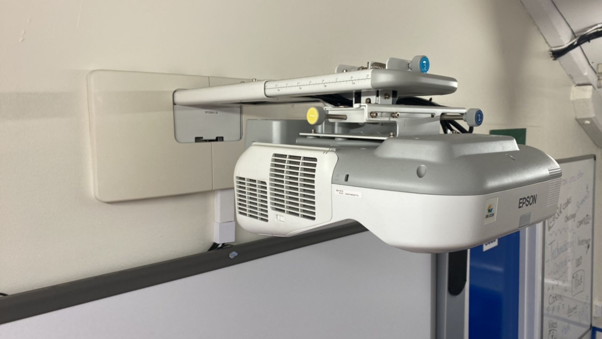 Epson EB-570 Projector - Image 3 of 5
