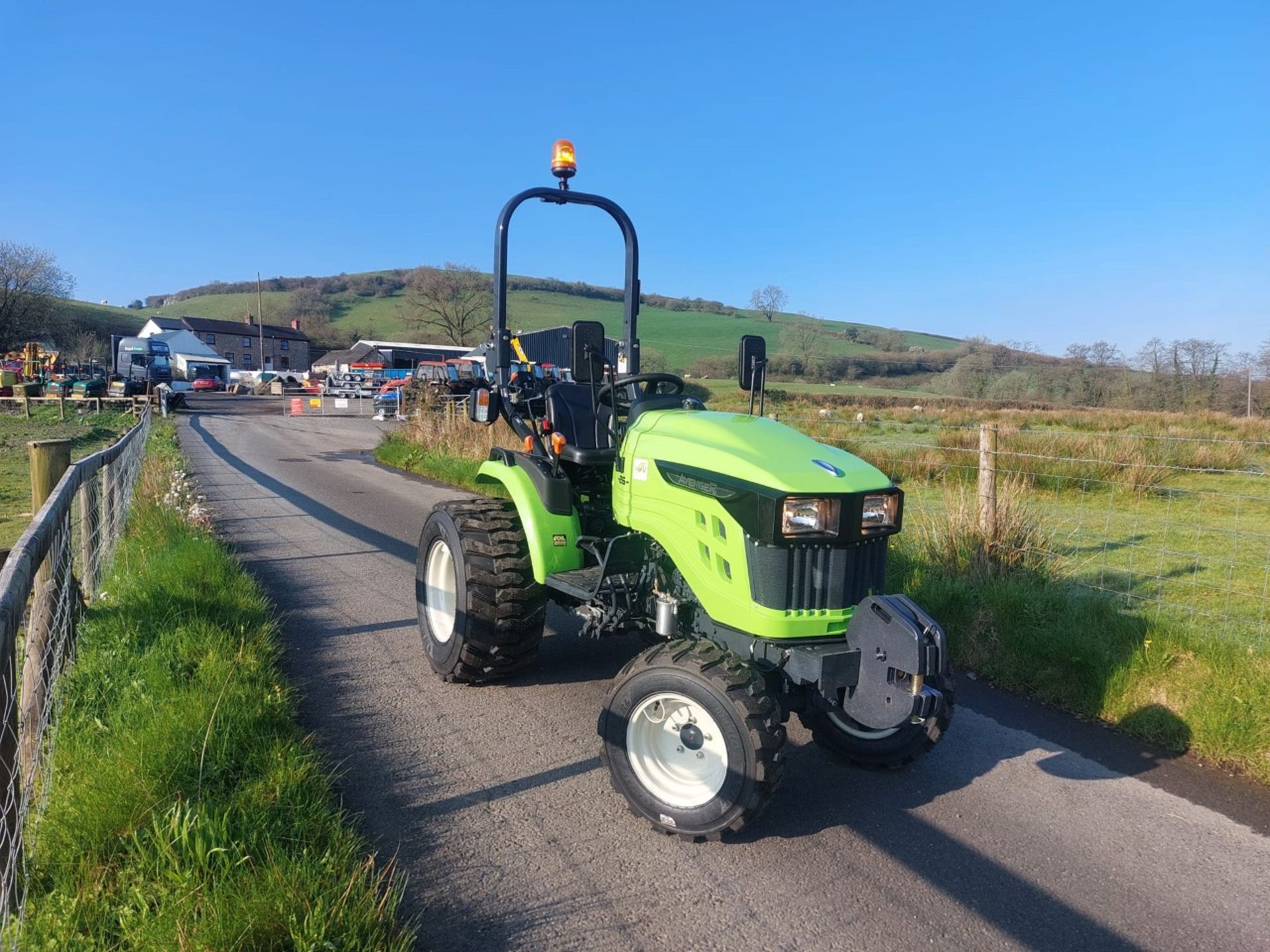 Avenger 26HP 9+3 Transmission Compact Tractor - Image 3 of 8