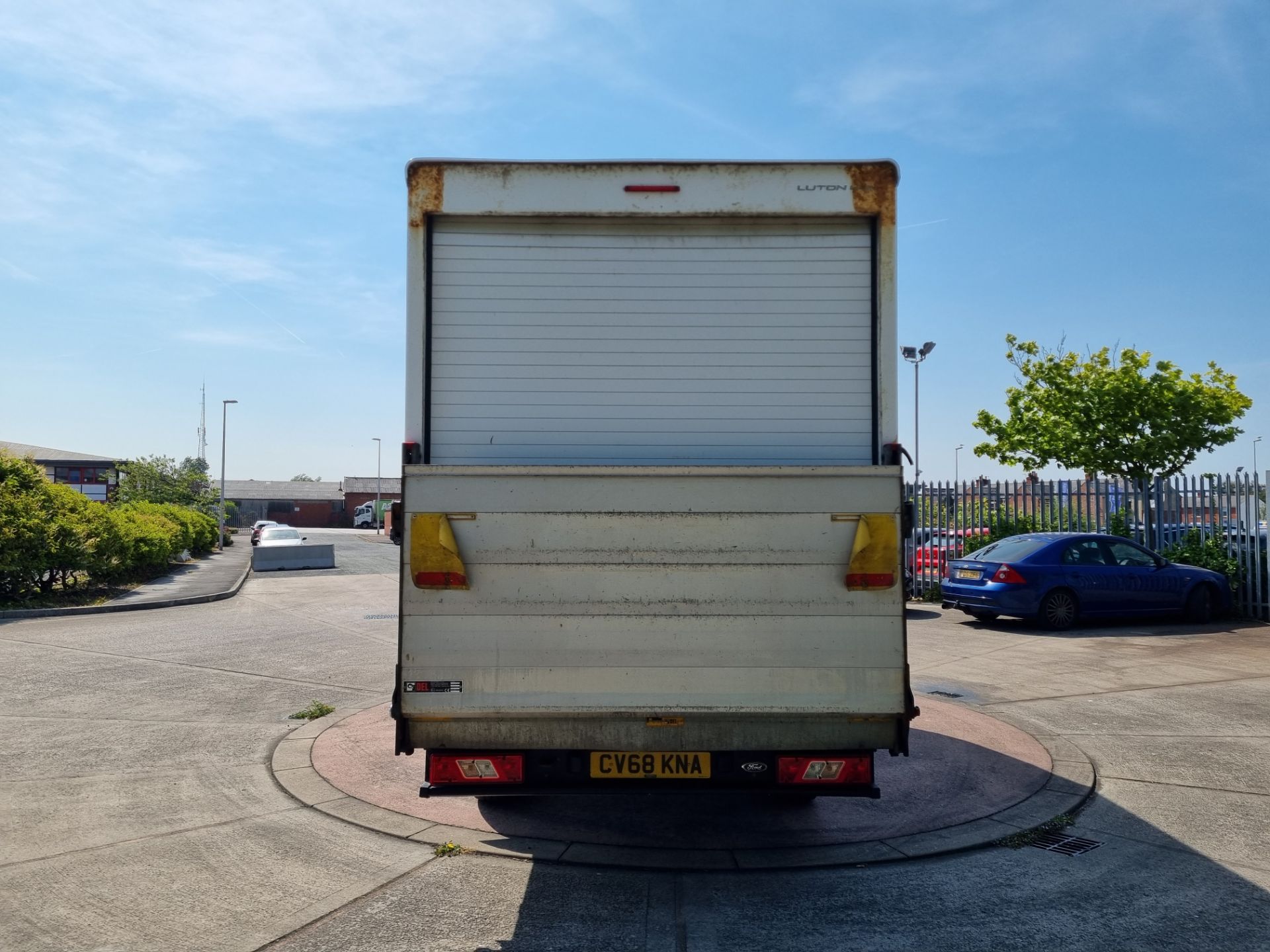 2018 Transit Luton with tail lift - Image 4 of 14