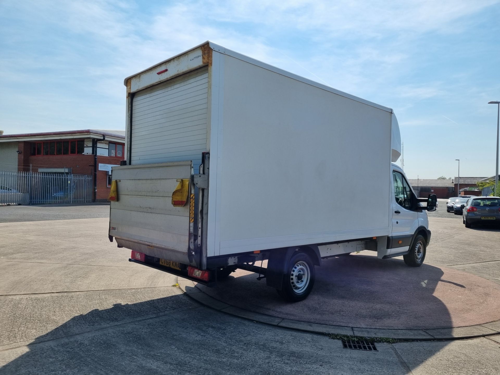 2018 Transit Luton with tail lift - Image 5 of 14