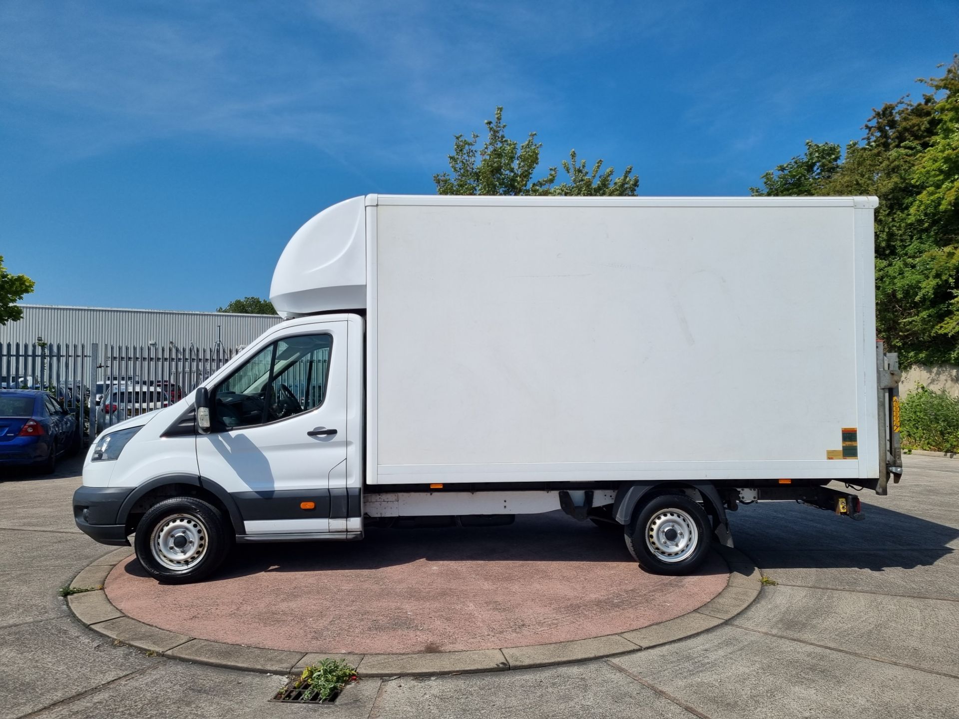 2018 Transit Luton with tail lift - Image 2 of 14