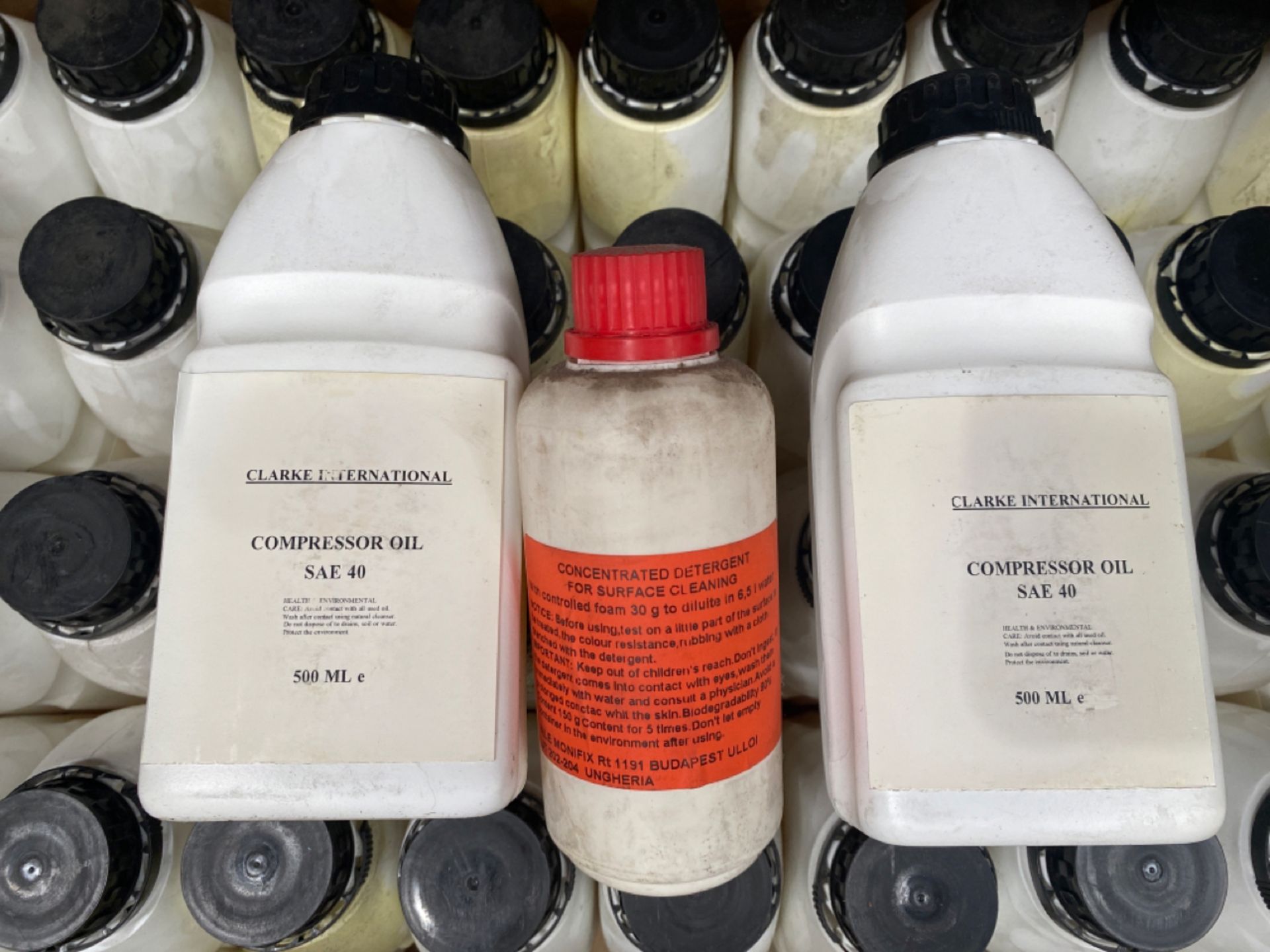 Quantity of Clarke Compressor Oil SAE40 and Surface Cleaner - No Reserve - Image 3 of 4