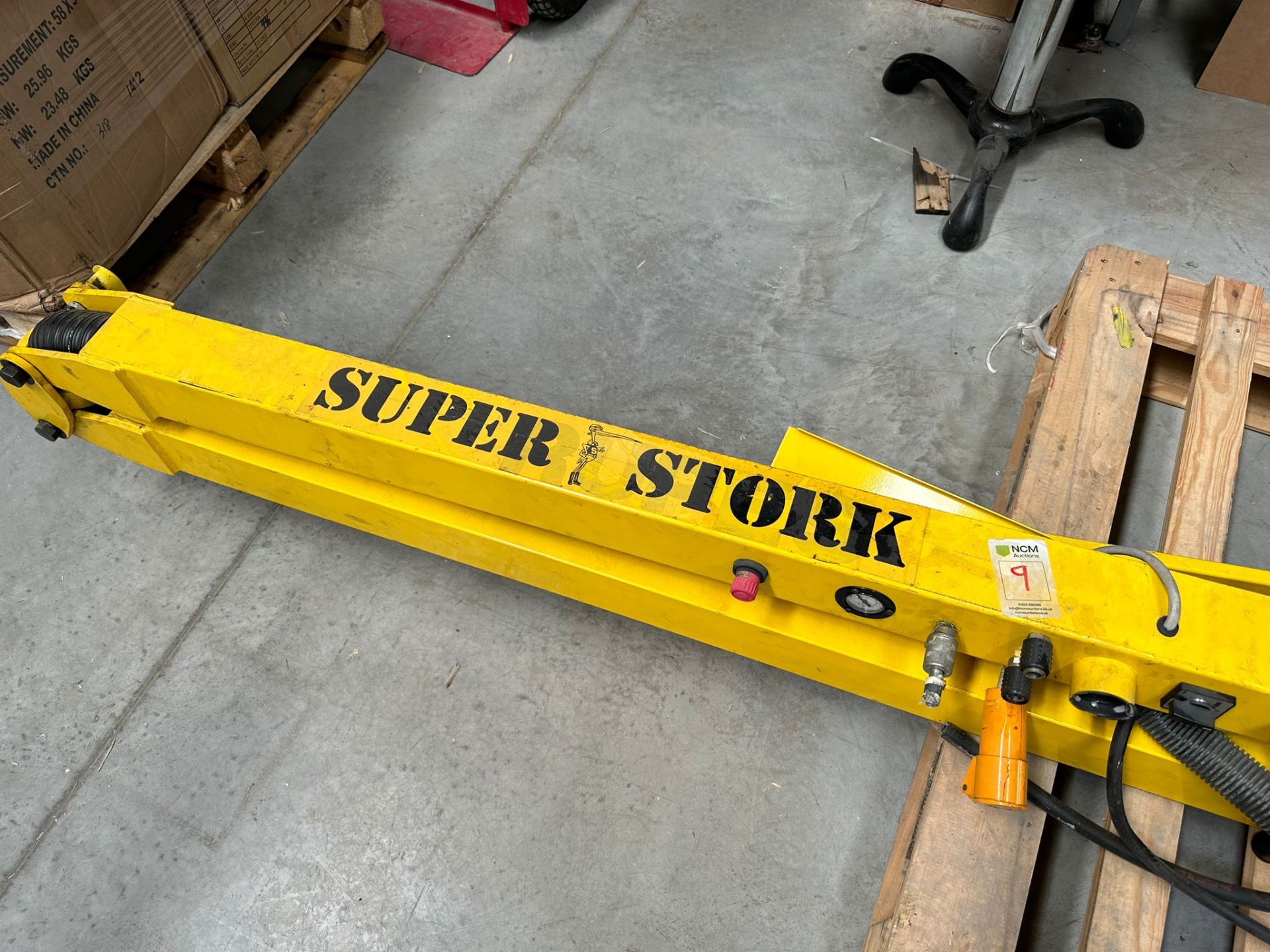 Super Stork Electric Crane / Lift - Image 5 of 30