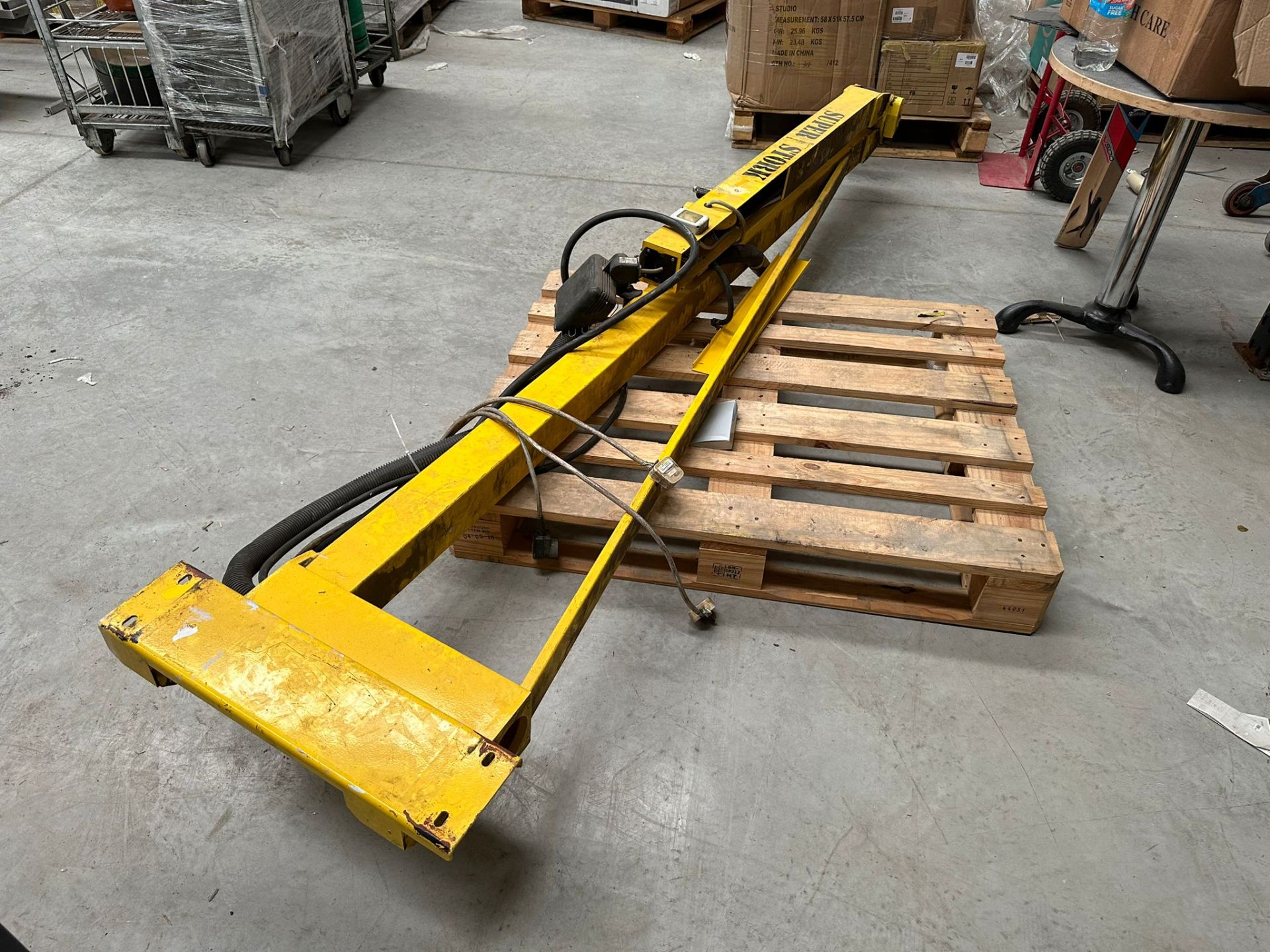 Super Stork Electric Crane / Lift - Image 11 of 30