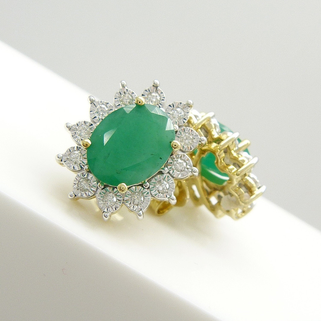 Emerald and diamond oval cluster earrings with butterfly backs, in yellow gold. - Image 5 of 7