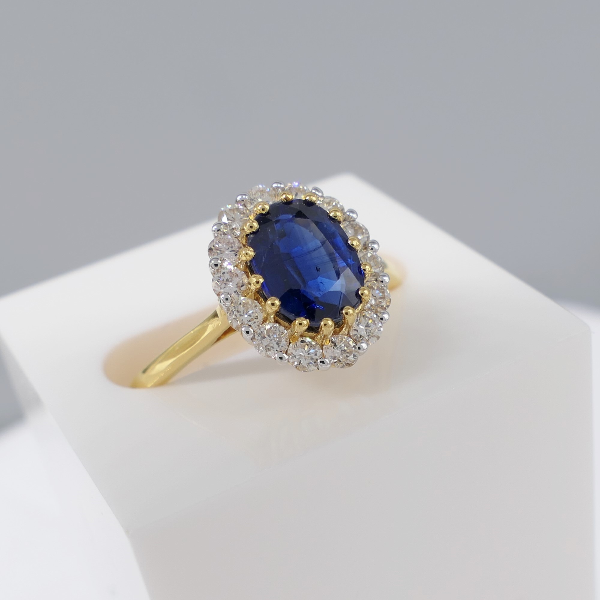 18ct yellow gold kyanite and diamond cluster ring with certificate - Image 2 of 7