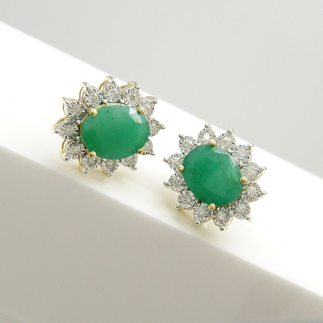 Emerald and diamond oval cluster earrings with butterfly backs, in yellow gold. - Image 7 of 7