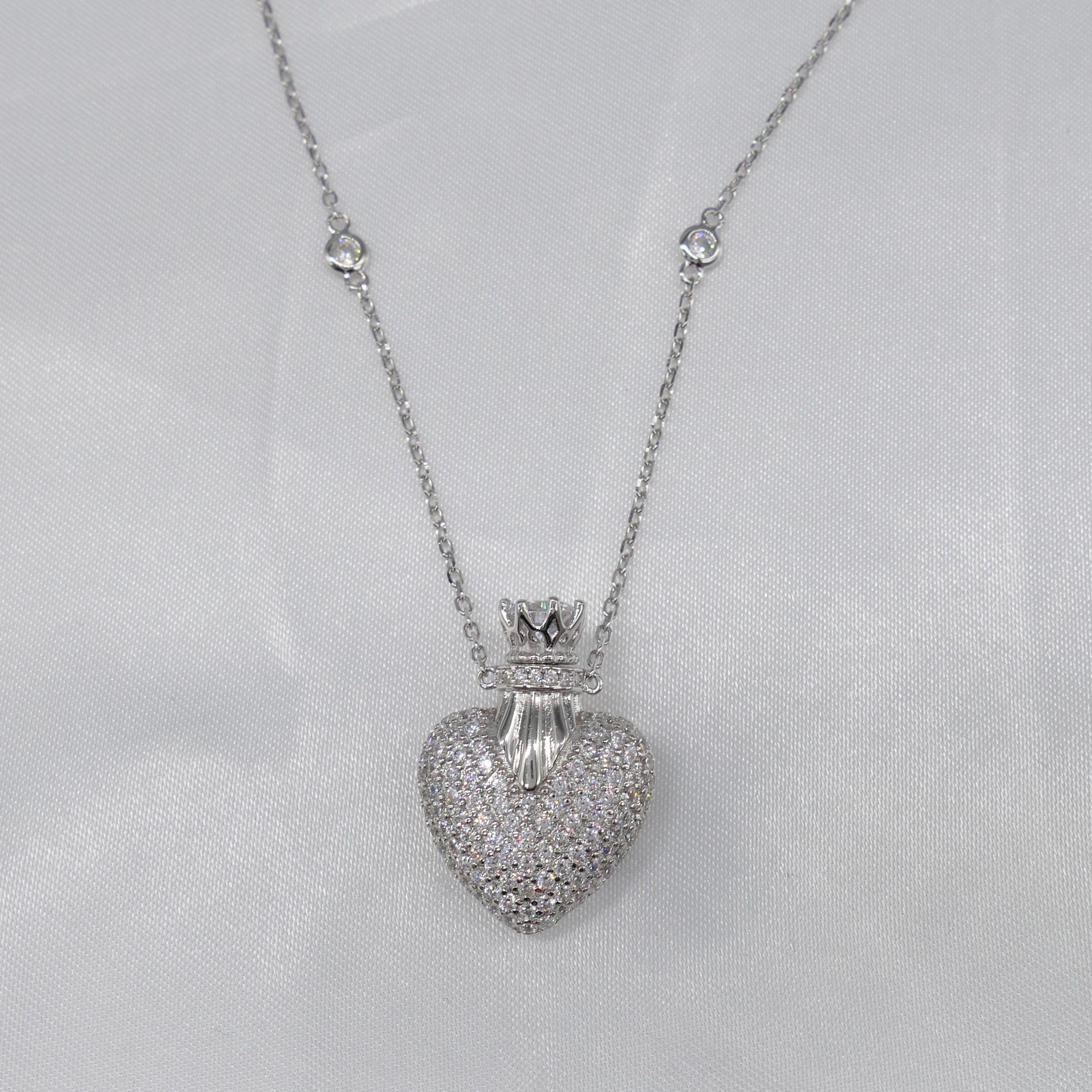 Heart and crown trinket necklace set with multiple stones. - Image 7 of 7