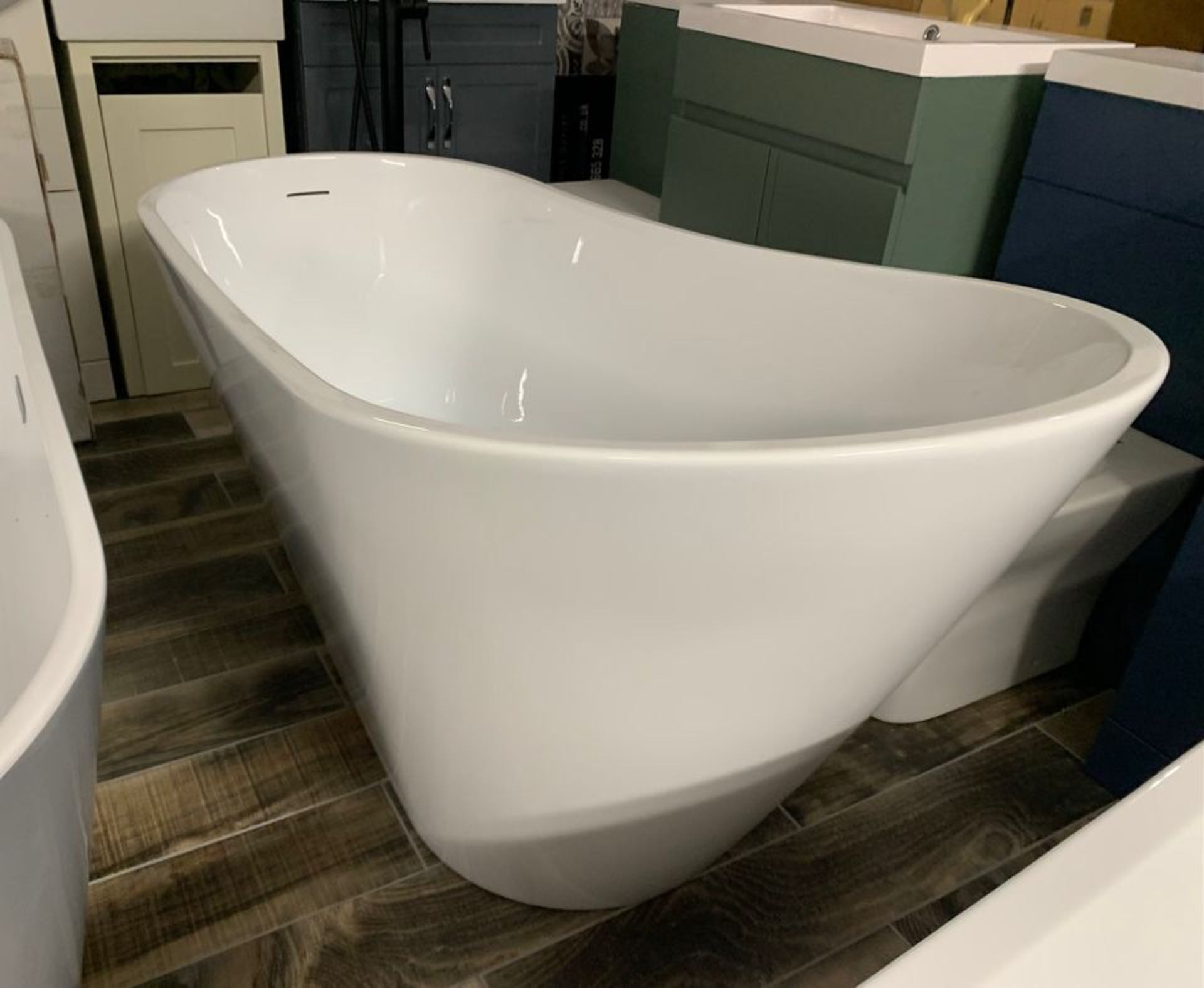 Designer 'CASCADE' White Freestanding Modern Slipper Bath in Arctic White – 1700mm x 740mm
