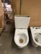 Designer Rimless D-Shaped Close Coupled Toilet Pan & Cistern Lid in White. RRP £309 – Brand New