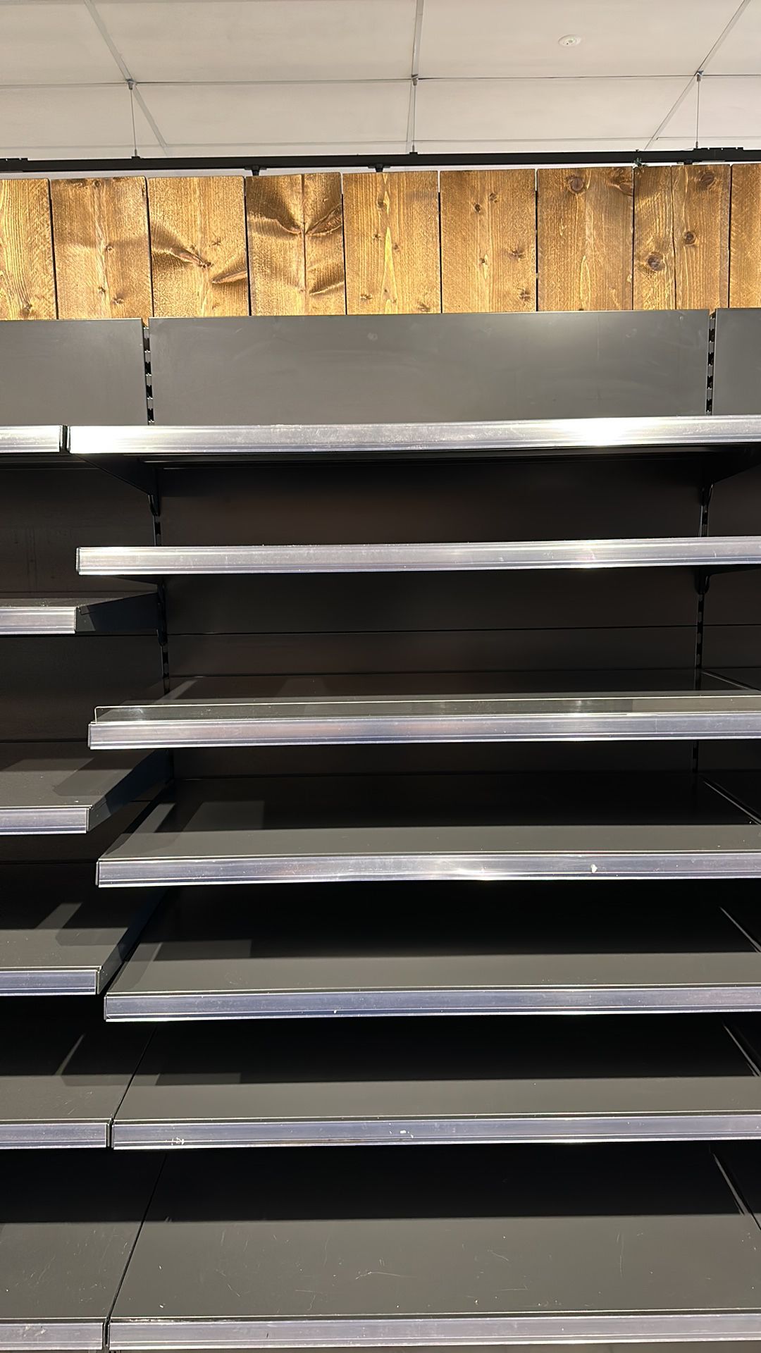 2 bays of adjustable retail shelving - Image 2 of 5