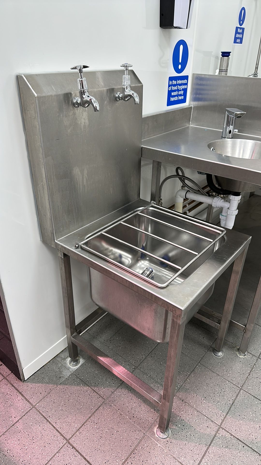 Stainless Steel Twin Tap Washing Station for footwear - Image 6 of 6