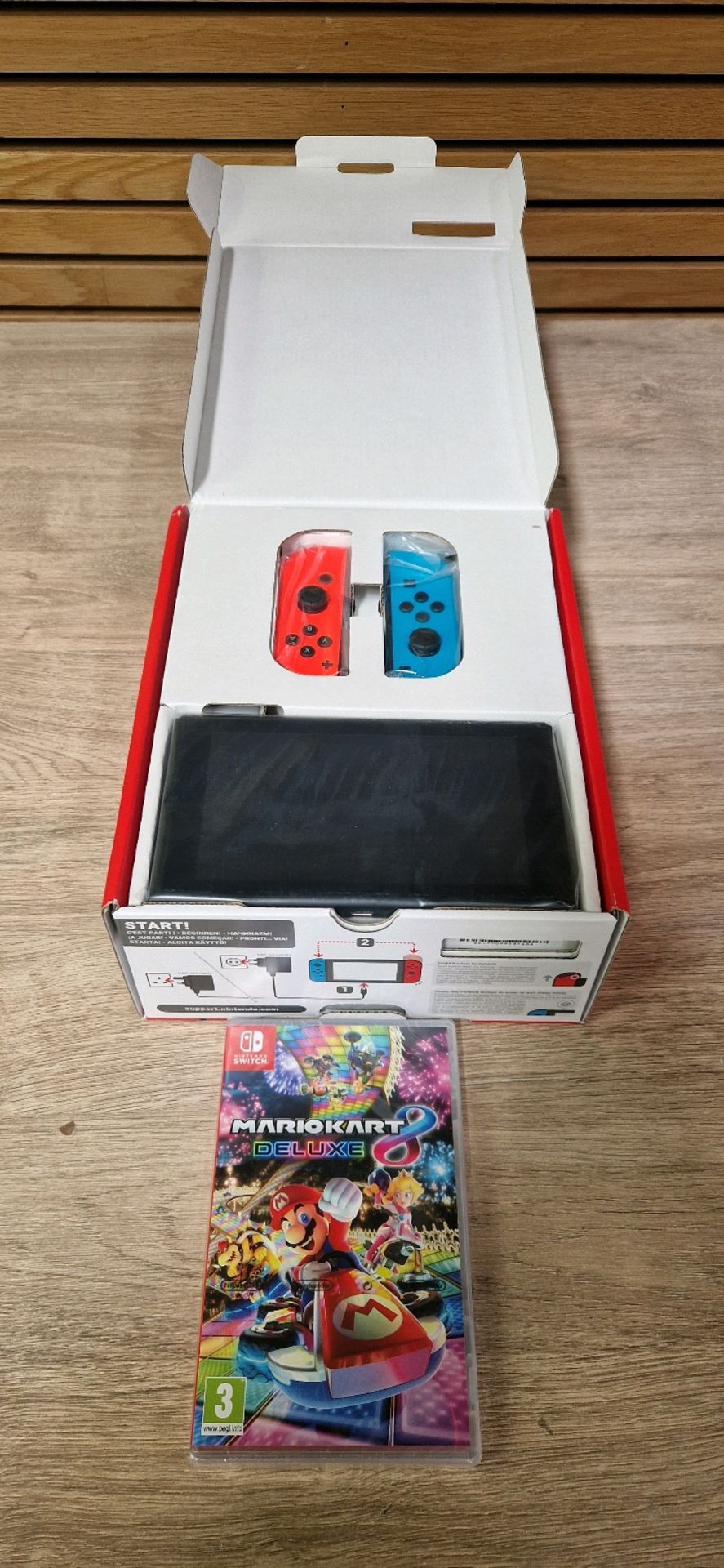 NINTENDO SWITCH NEON + MARIO KART 8 BUND