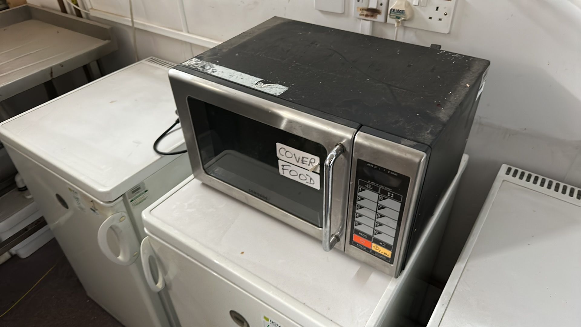 Samsung Kitchen Microwave - Image 2 of 4