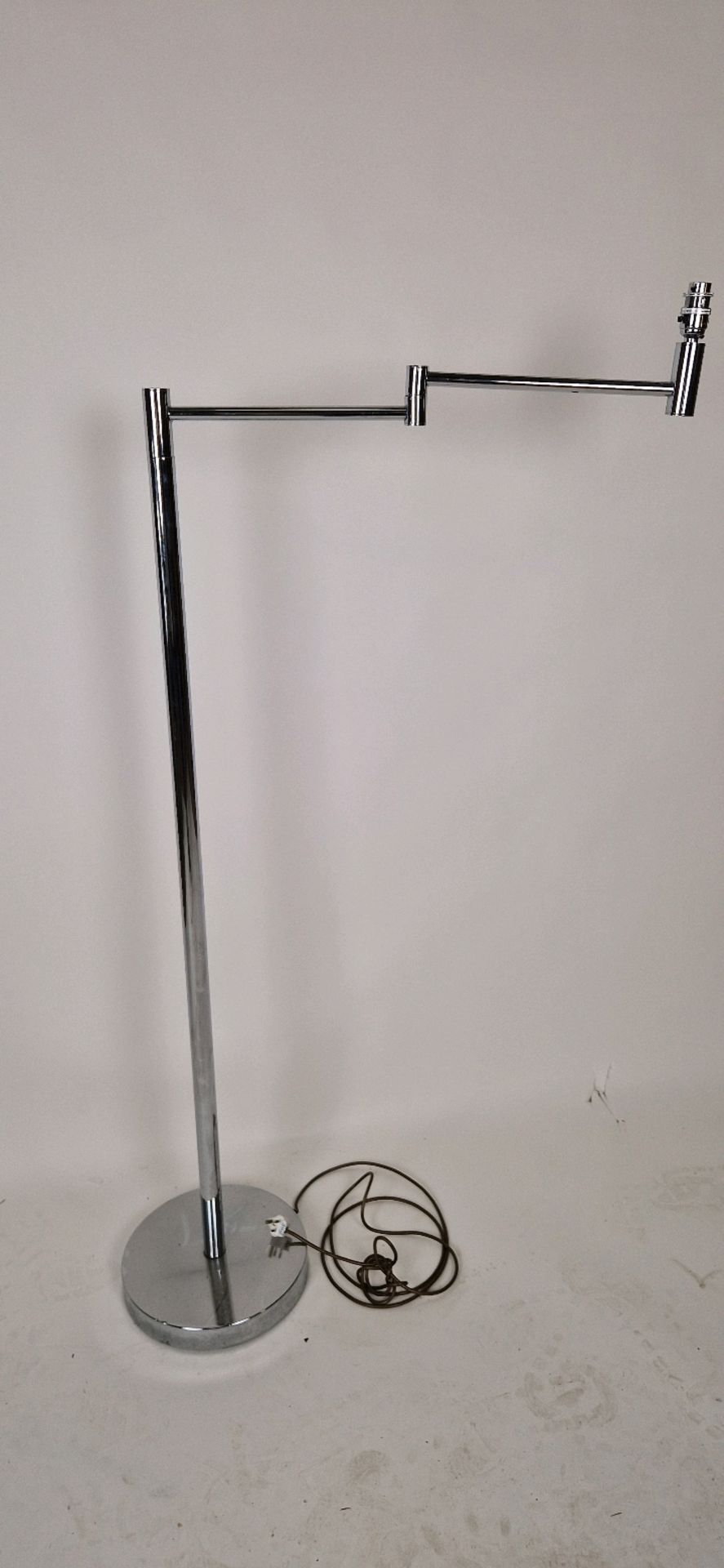 Single floor lamp with plug not tested