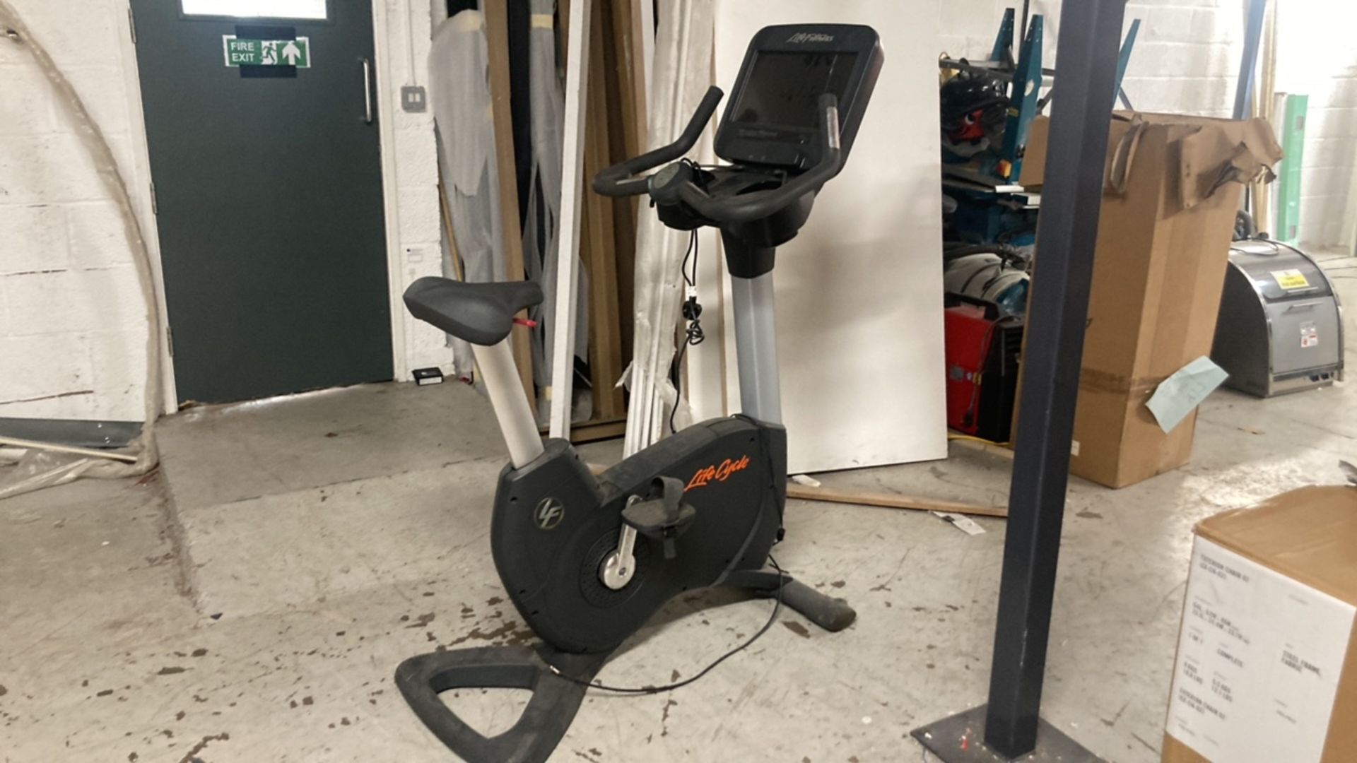 Life Fitness Upright Cycle