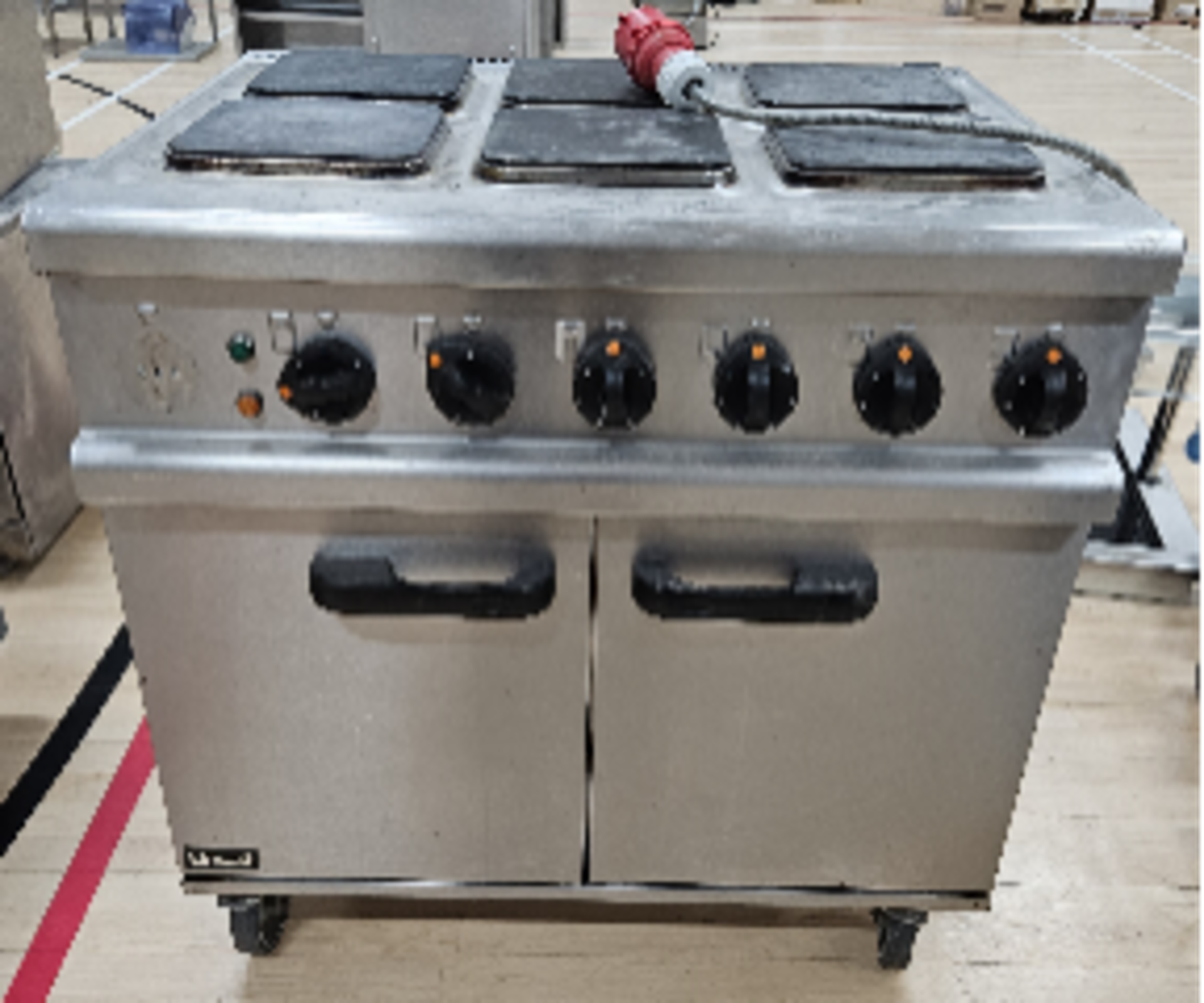 6 Ring Lincat Oven 900(L) x 750(W) x 925(H)